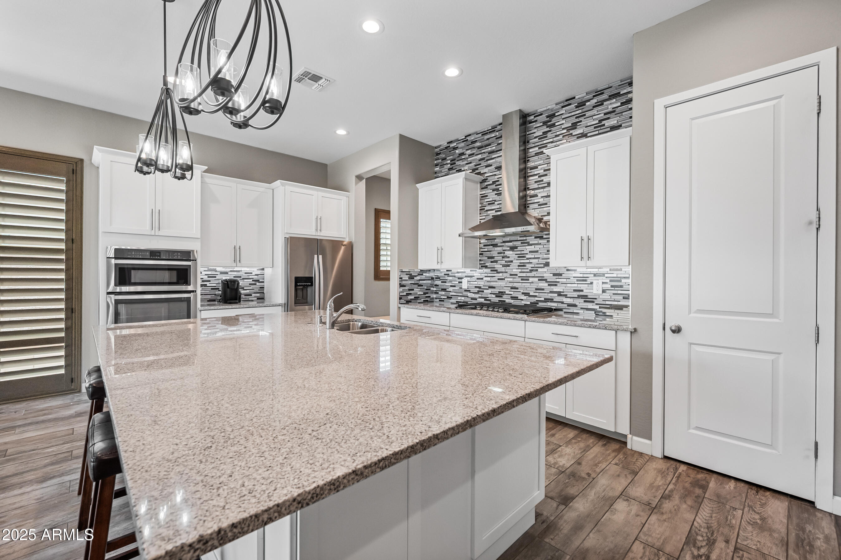 2315 W DUANE Lane