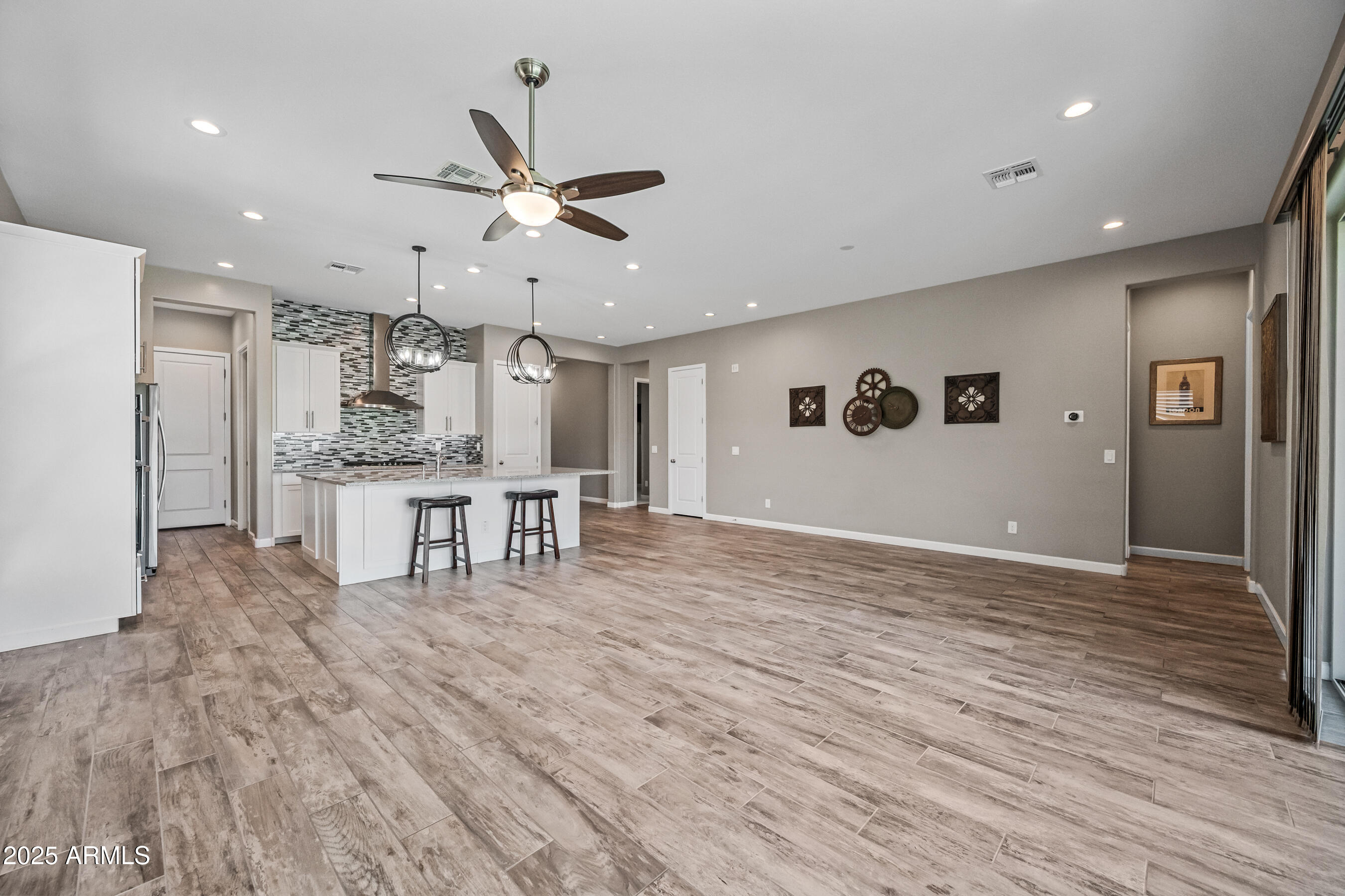 2315 W DUANE Lane
