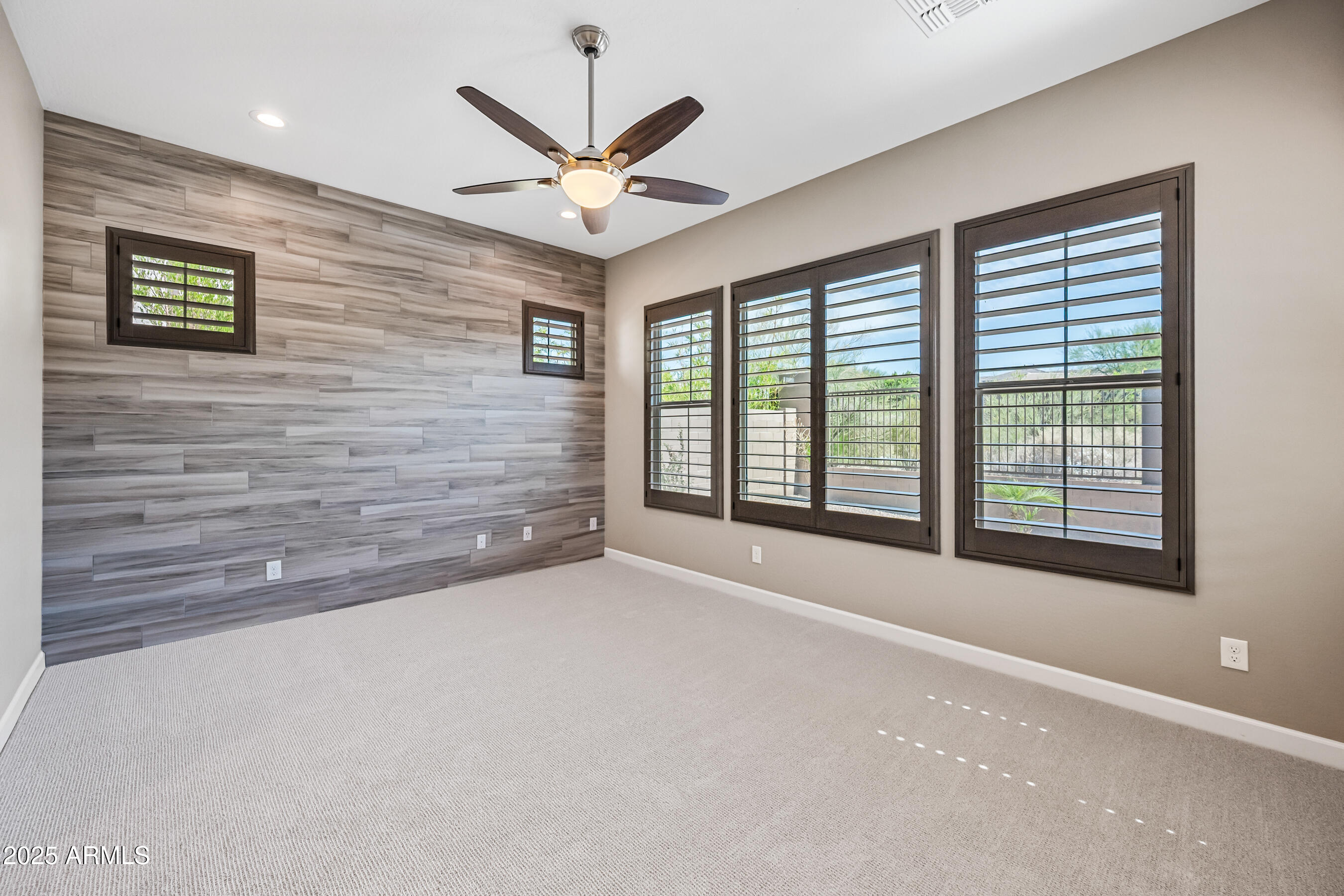 2315 W DUANE Lane