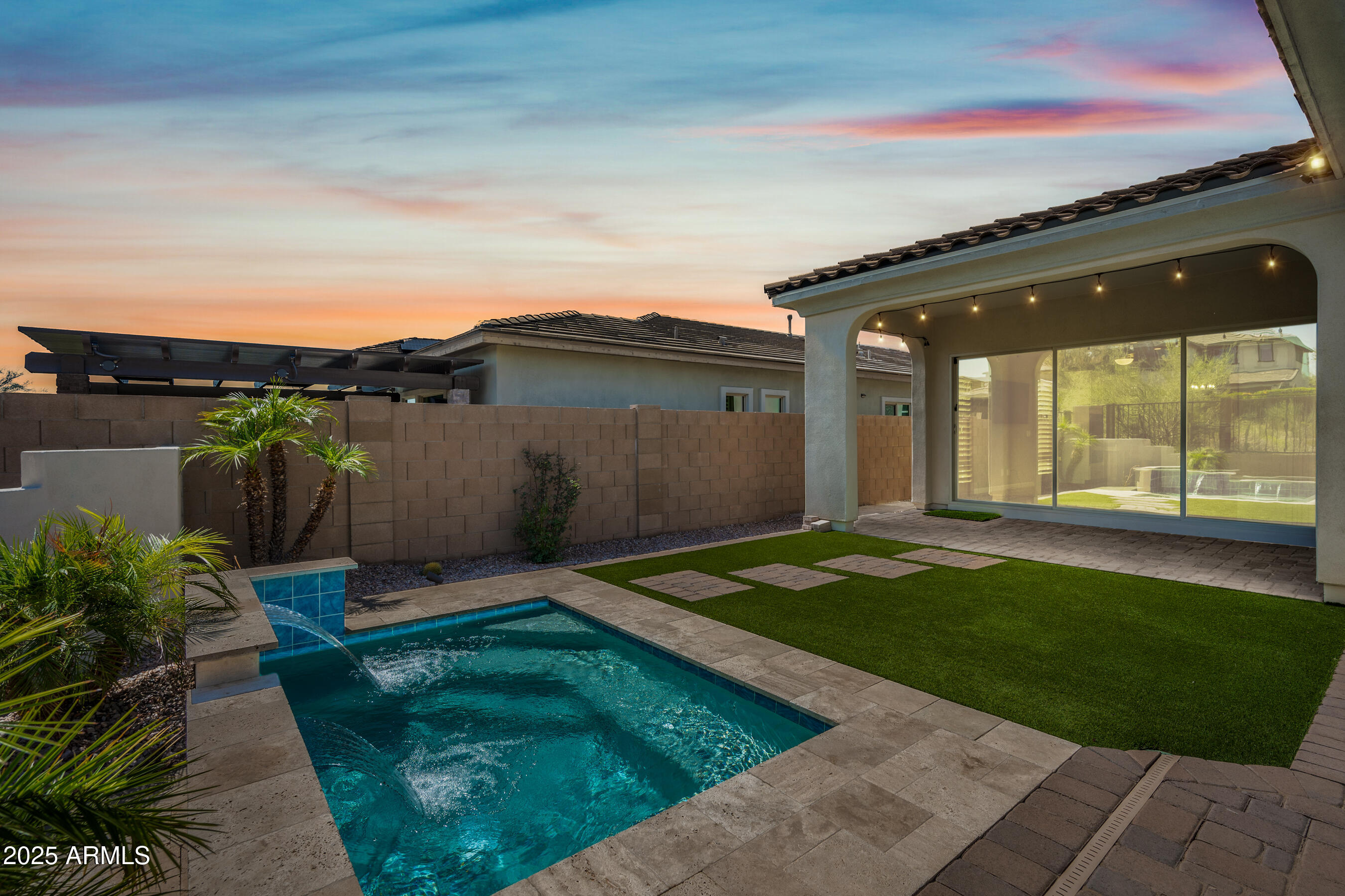 2315 W DUANE Lane