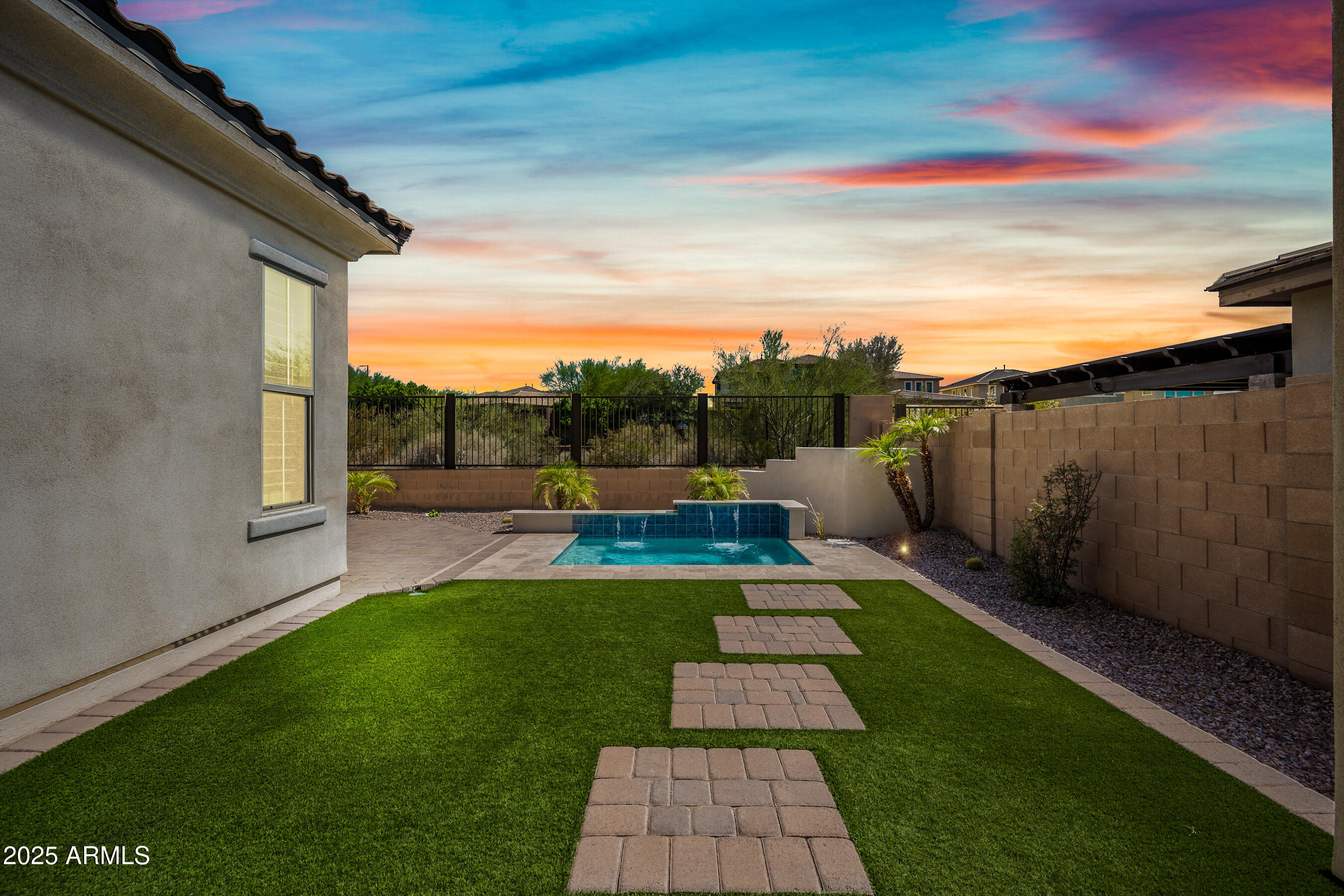 2315 W DUANE Lane