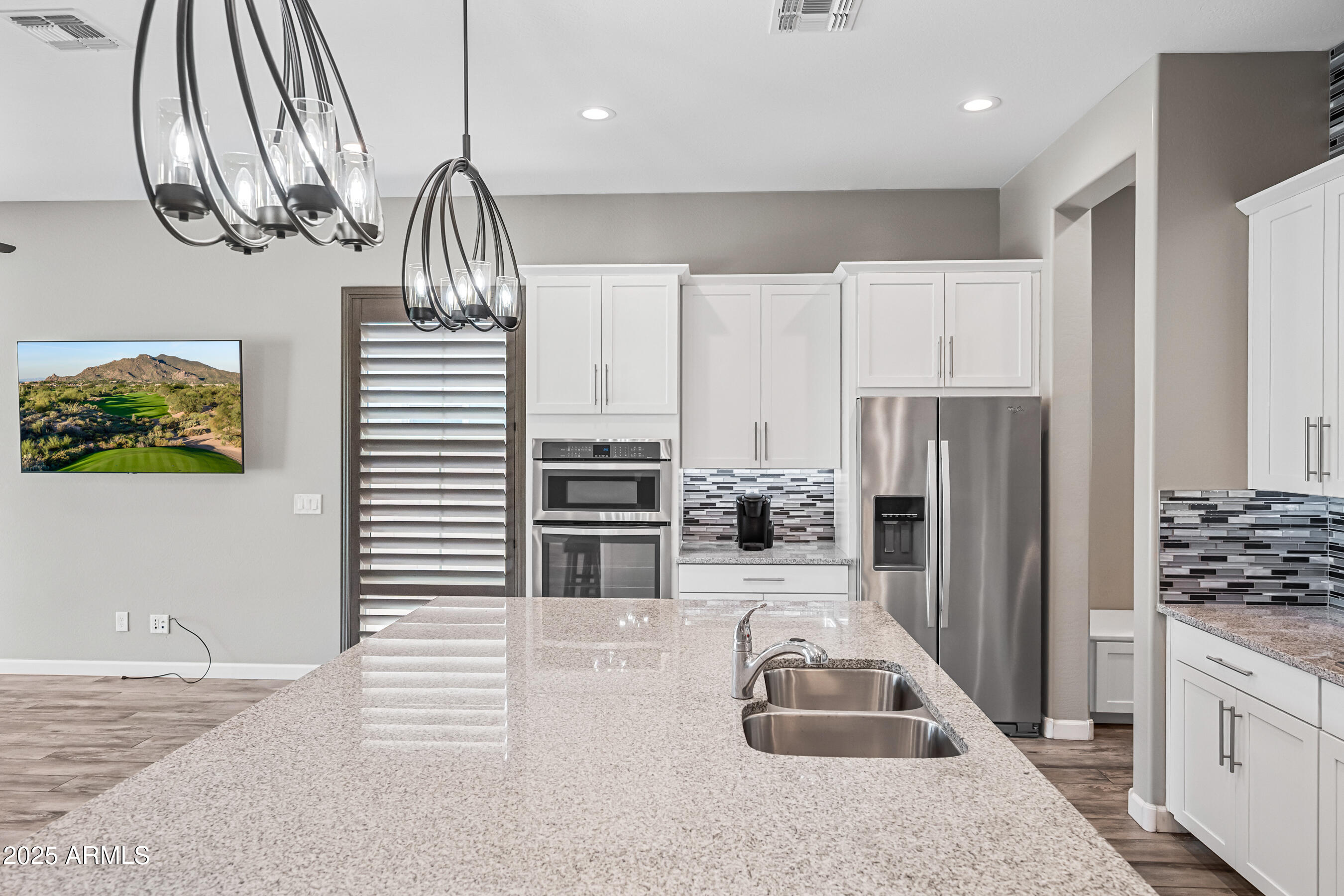 2315 W DUANE Lane