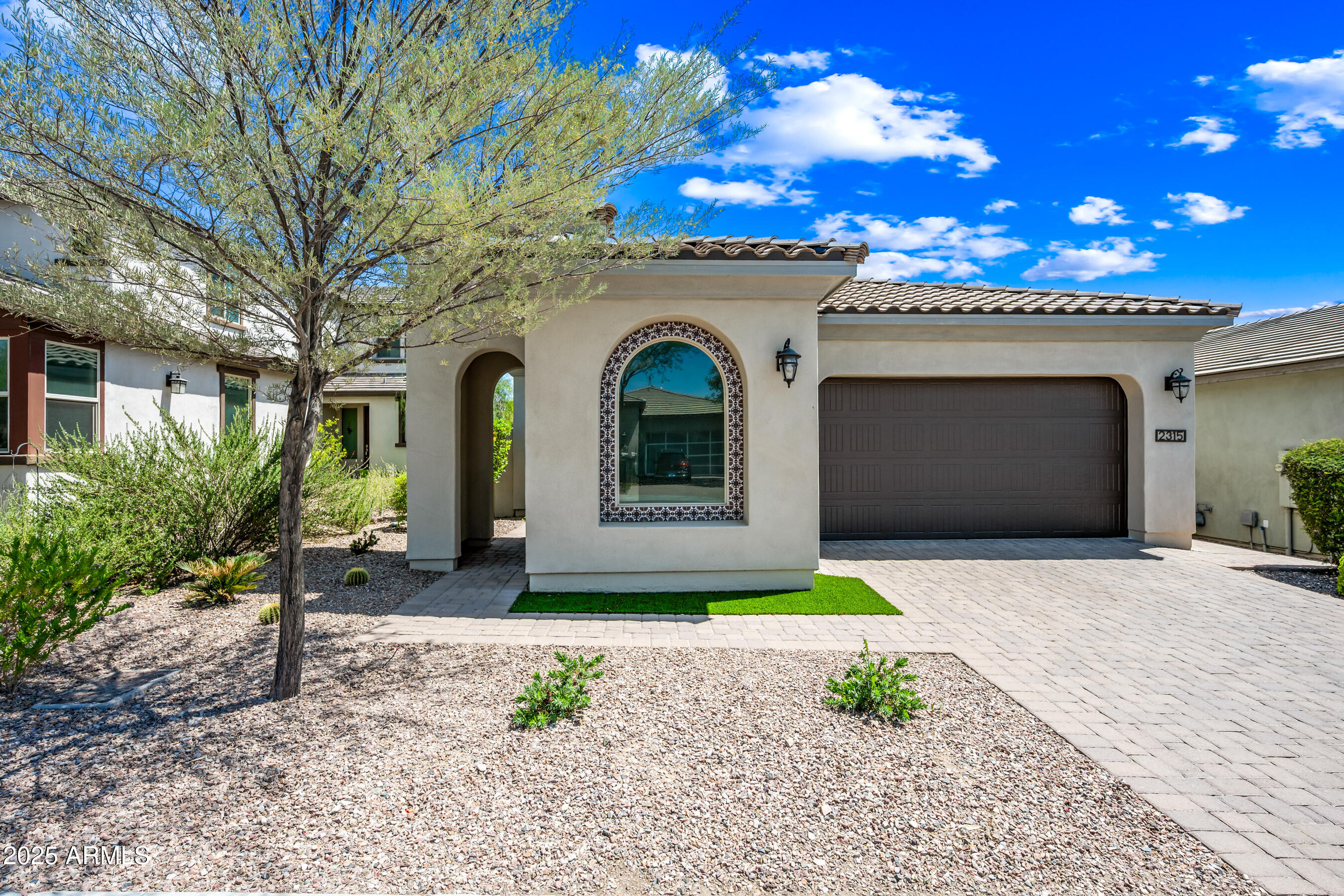 2315 W DUANE Lane