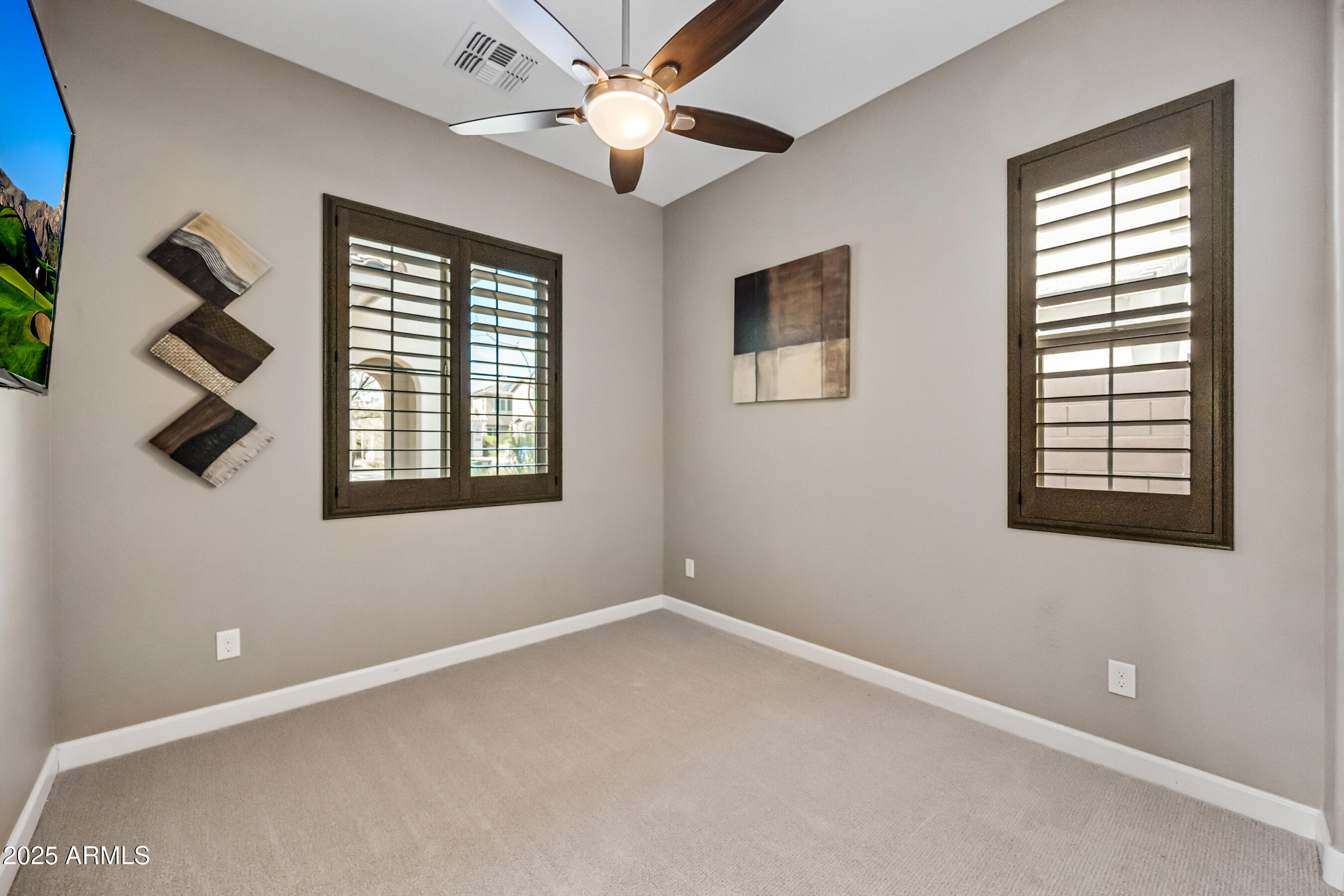 2315 W DUANE Lane