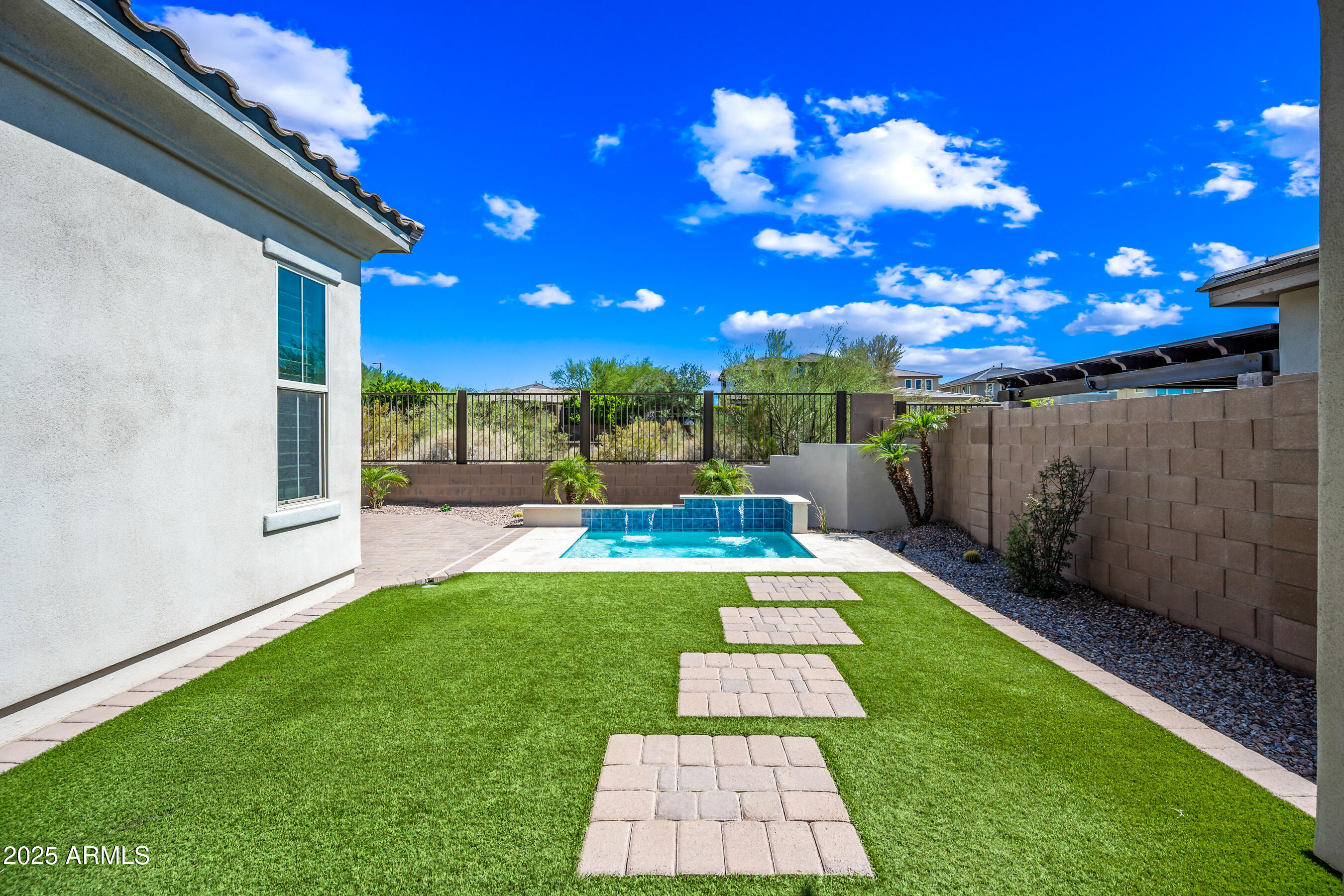2315 W DUANE Lane