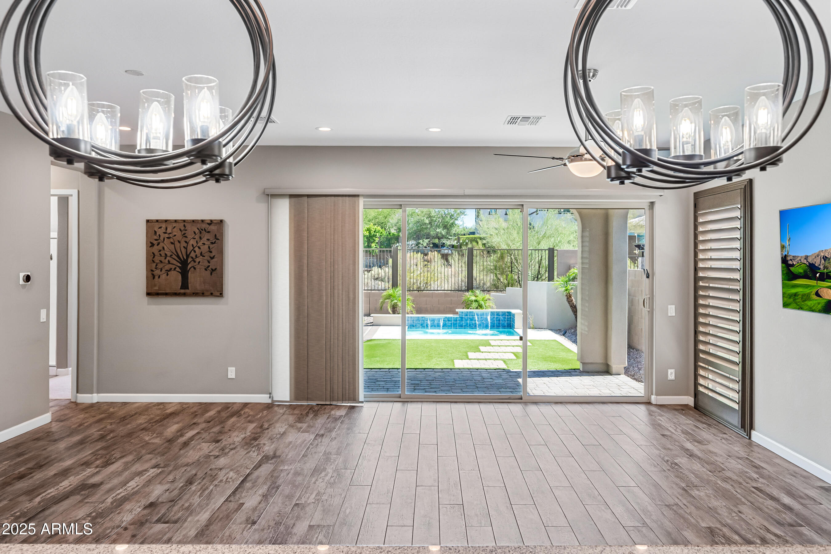 2315 W DUANE Lane