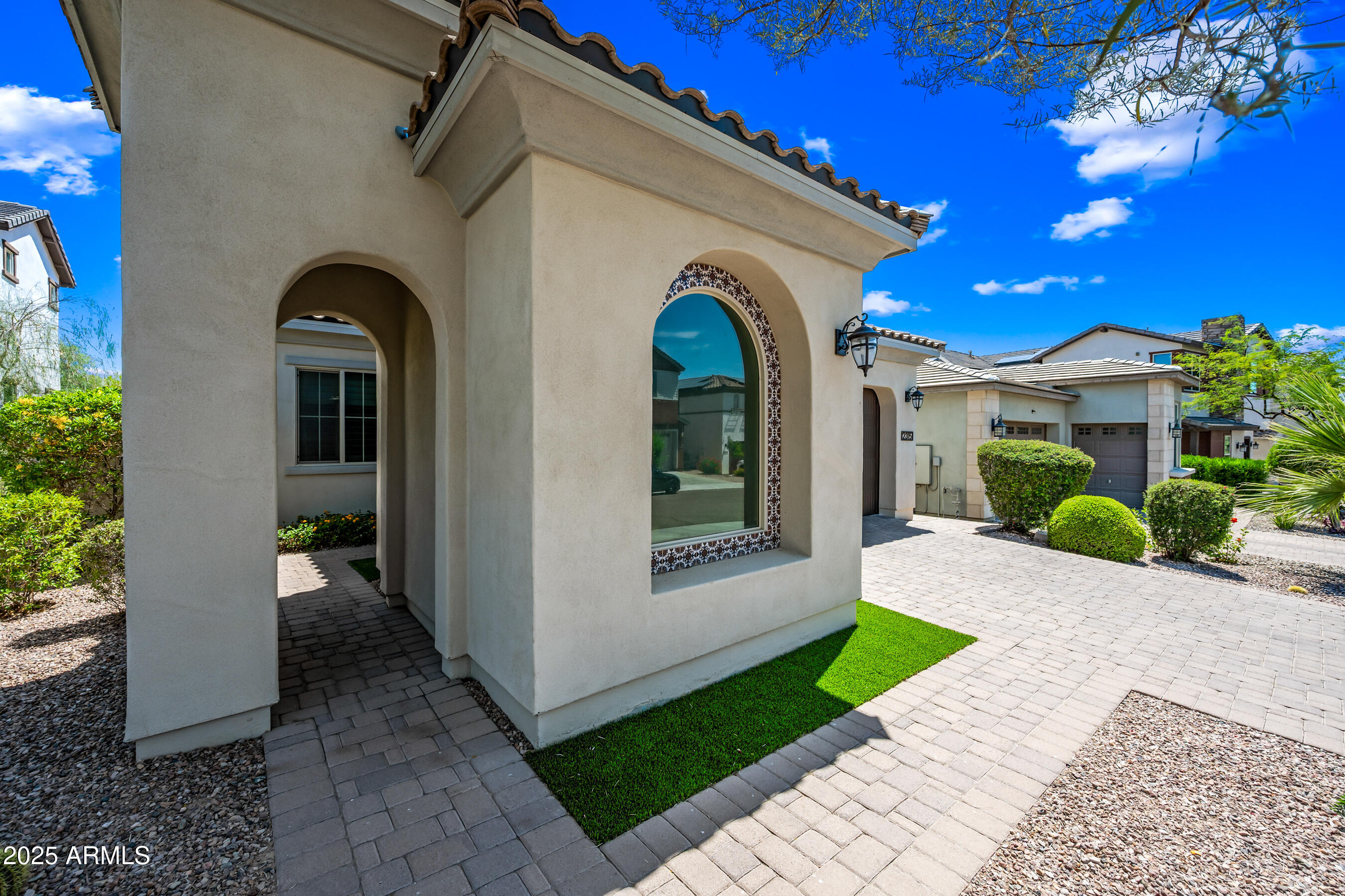 2315 W DUANE Lane