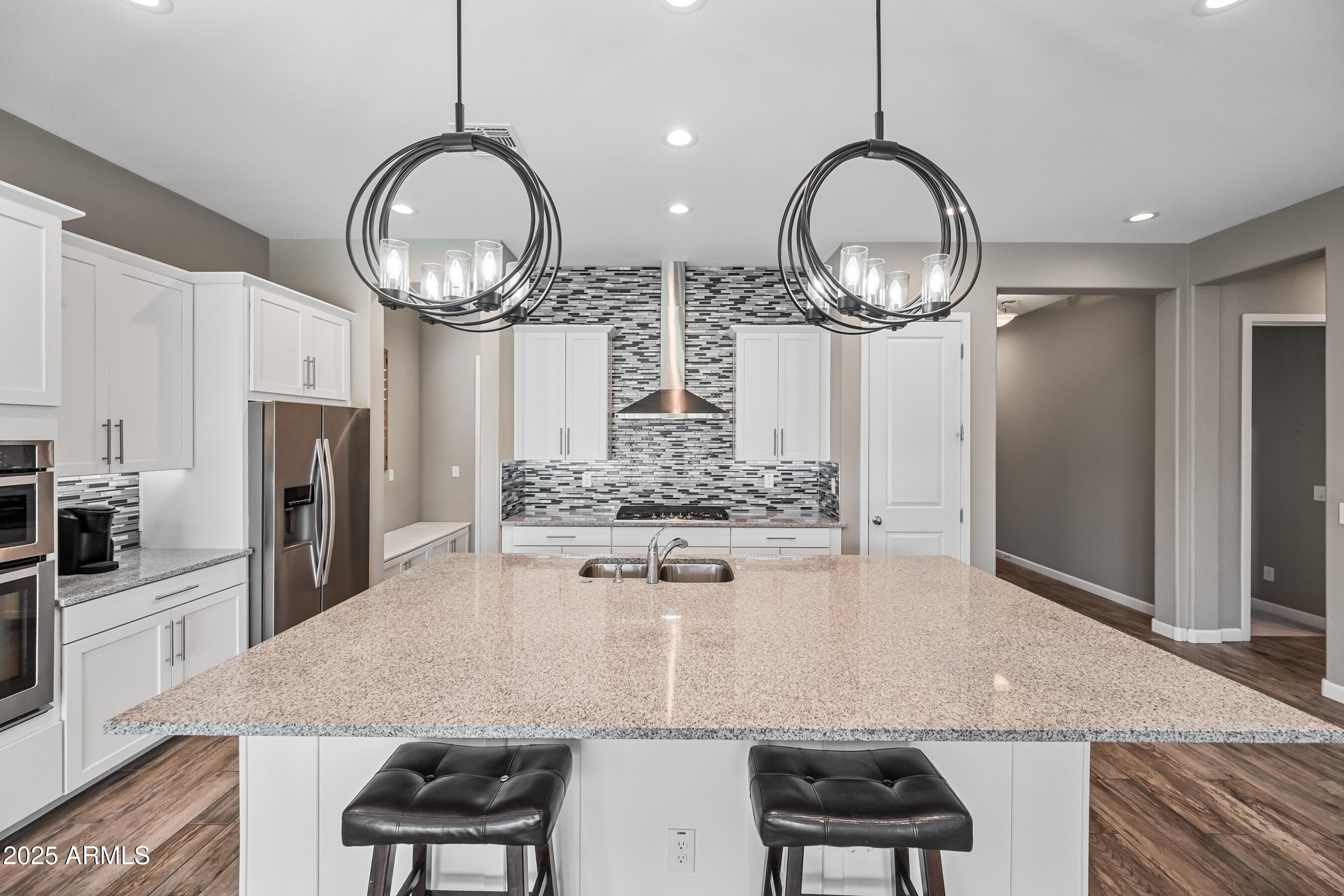 2315 W DUANE Lane