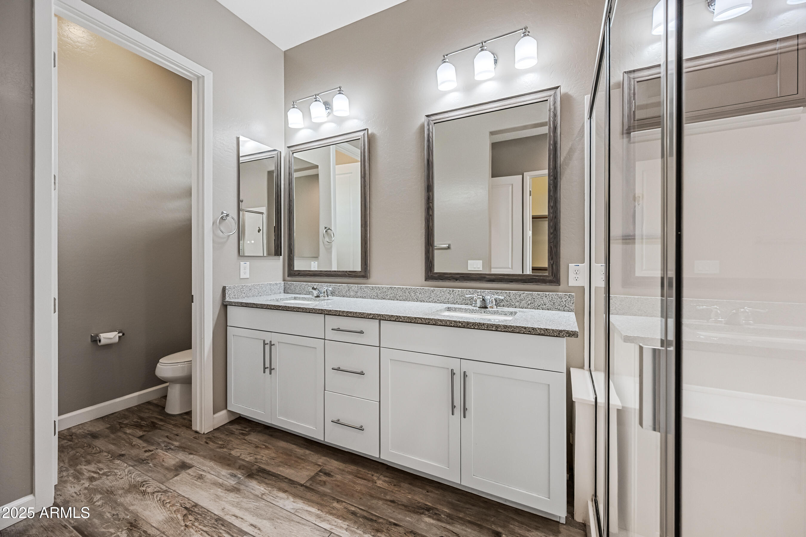 2315 W DUANE Lane