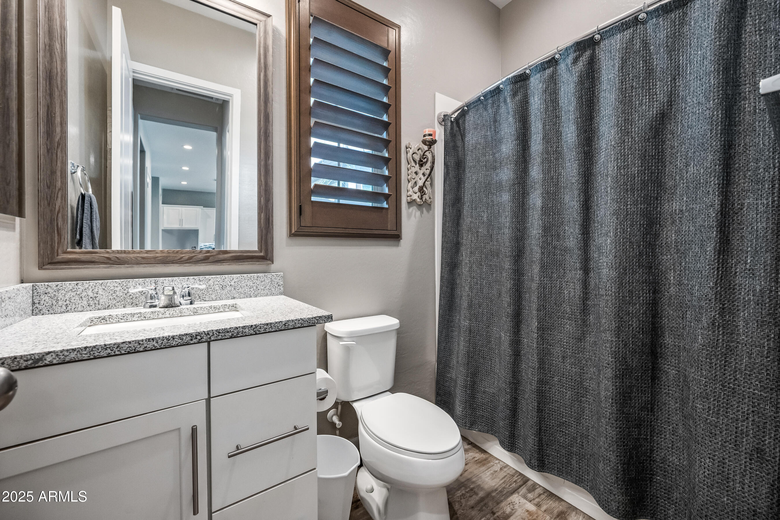 2315 W DUANE Lane