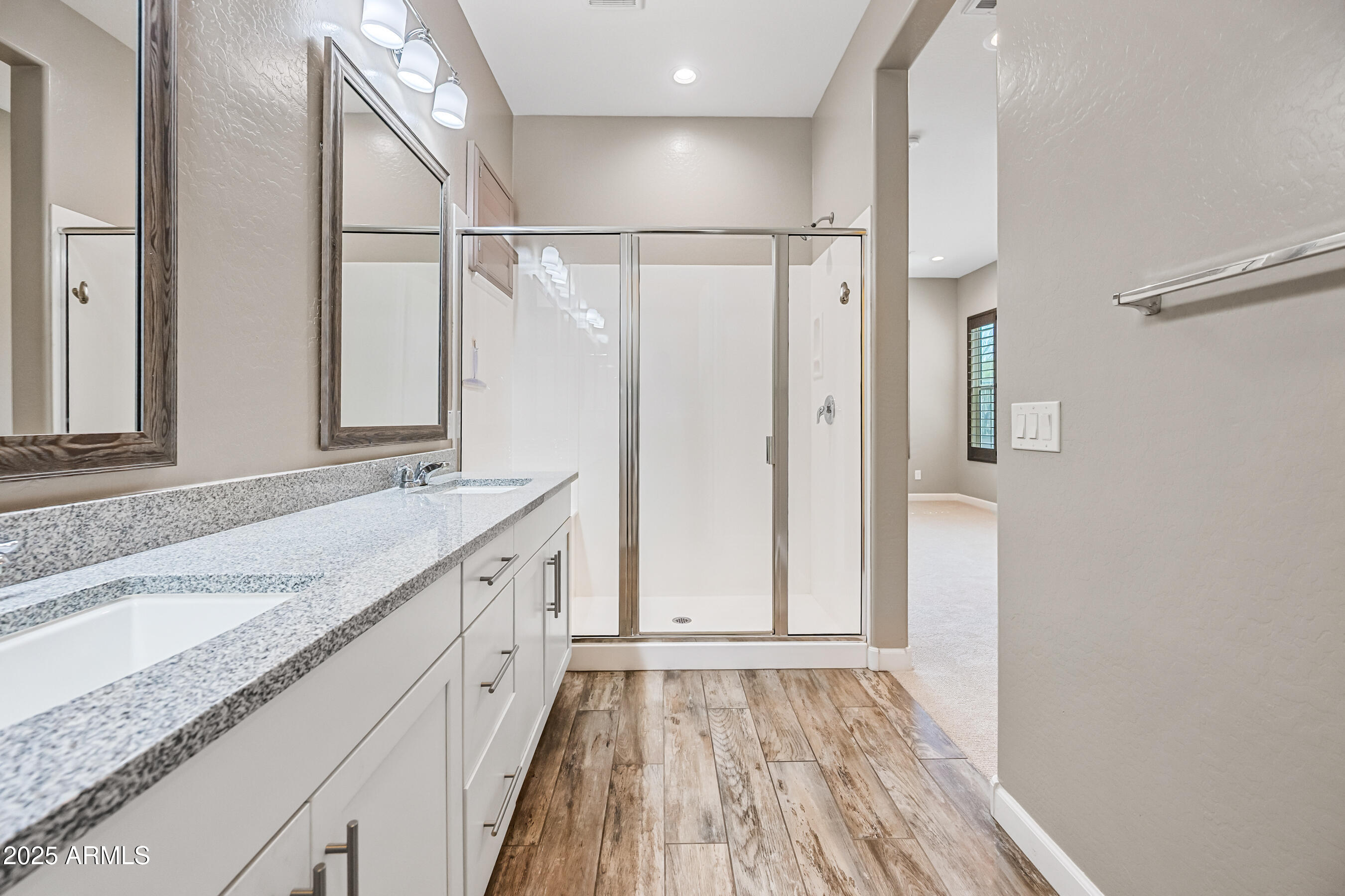 2315 W DUANE Lane