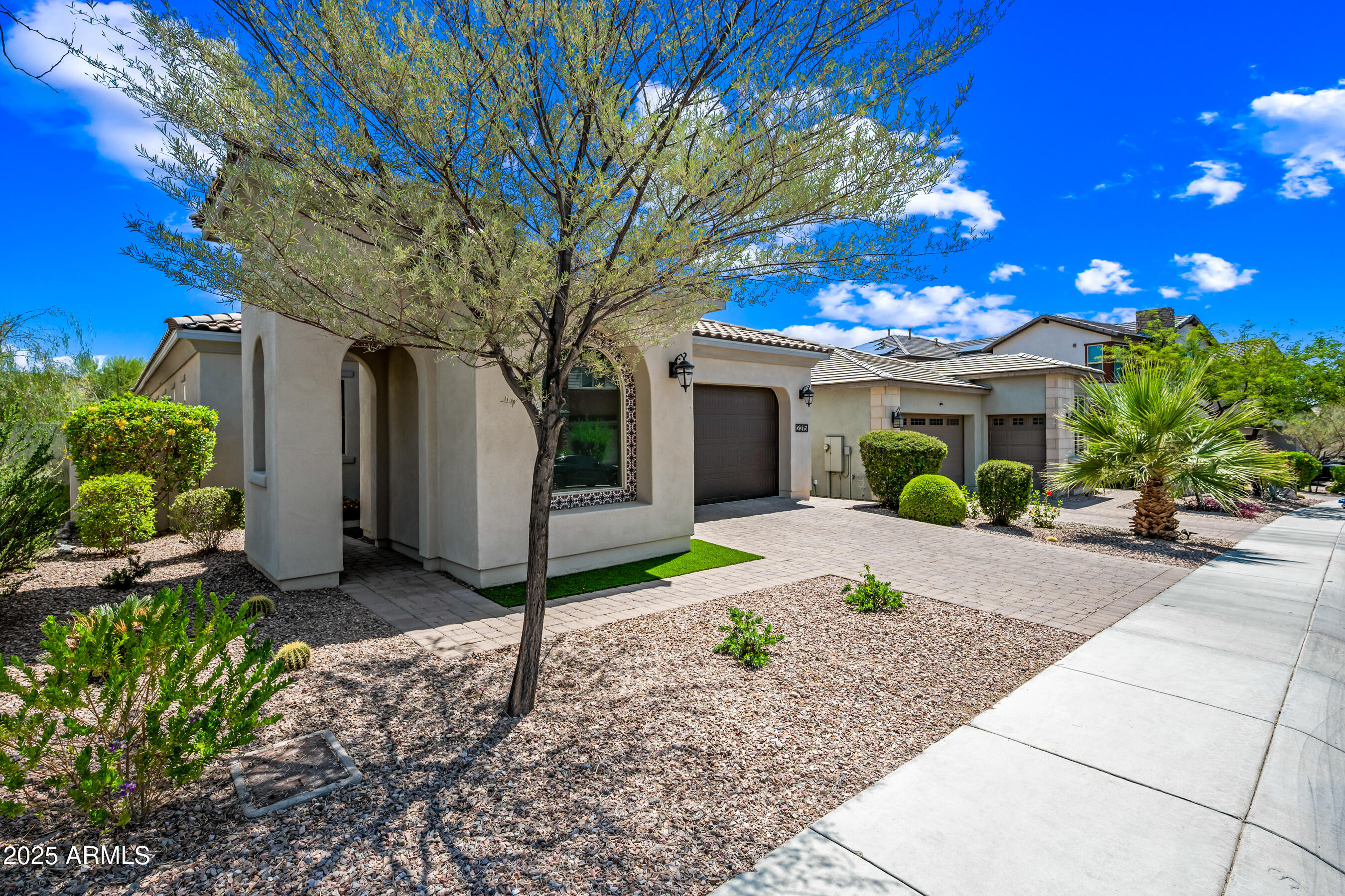 2315 W DUANE Lane