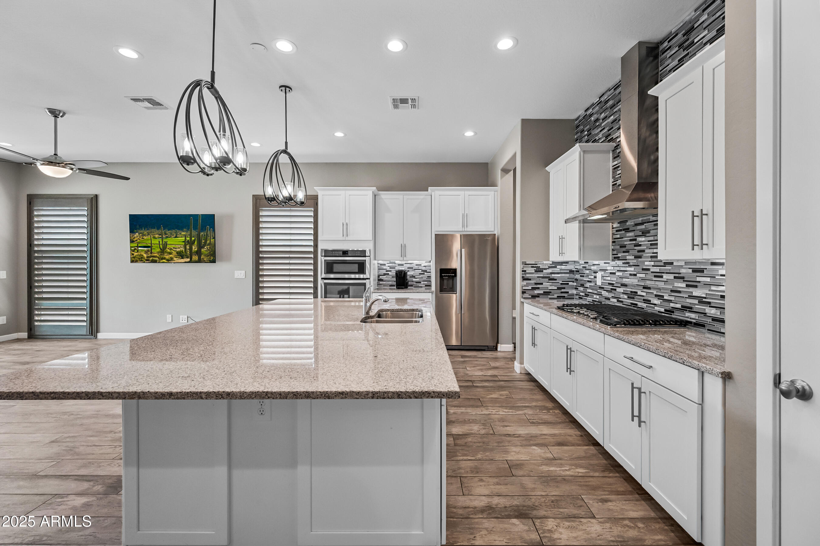 2315 W DUANE Lane