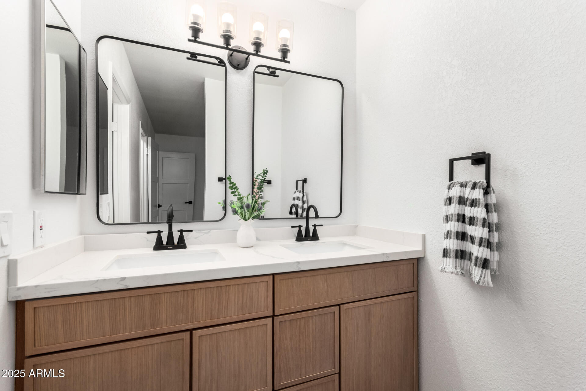 3008 S SAGUARO Circle