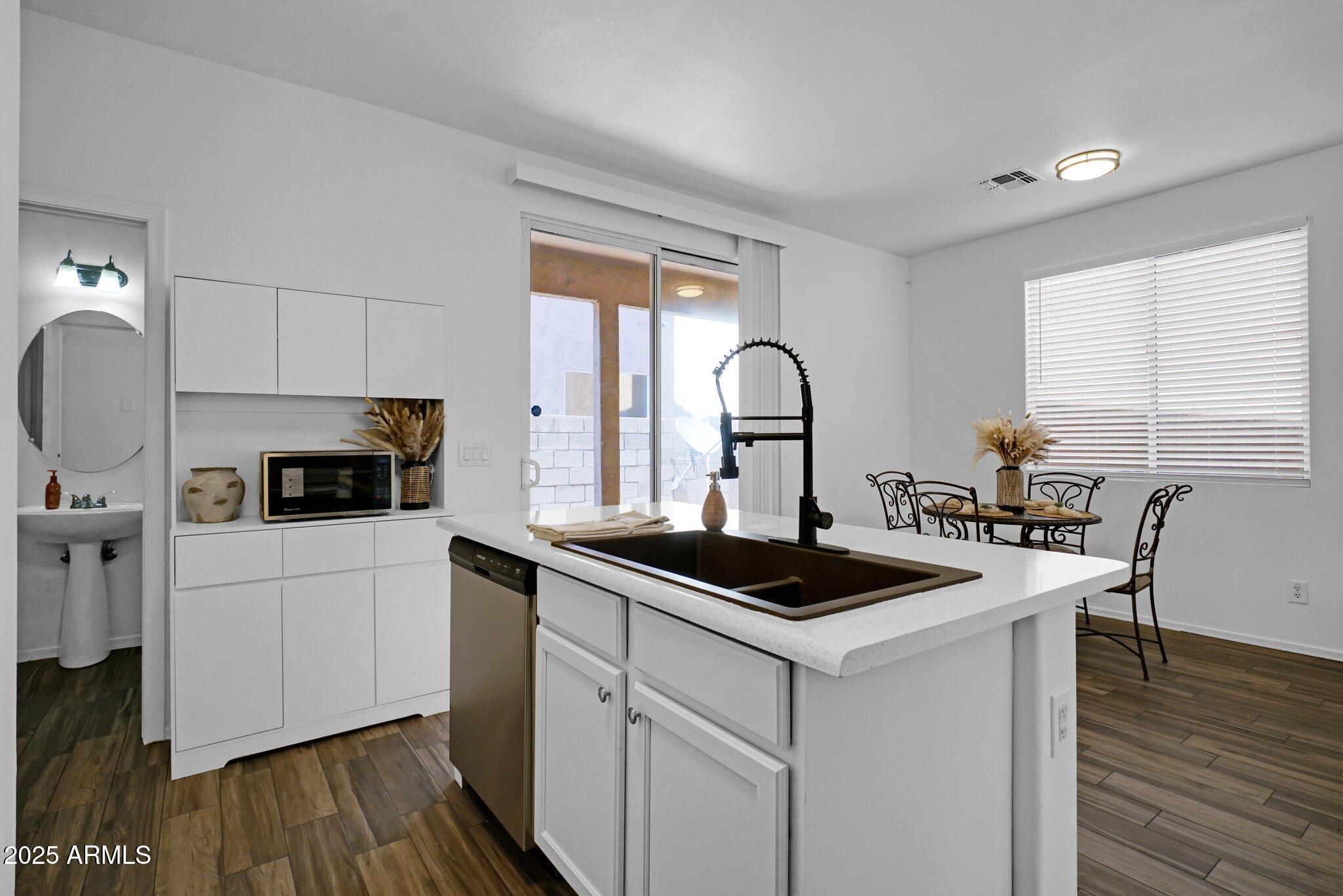 1420 E SONRISAS Street