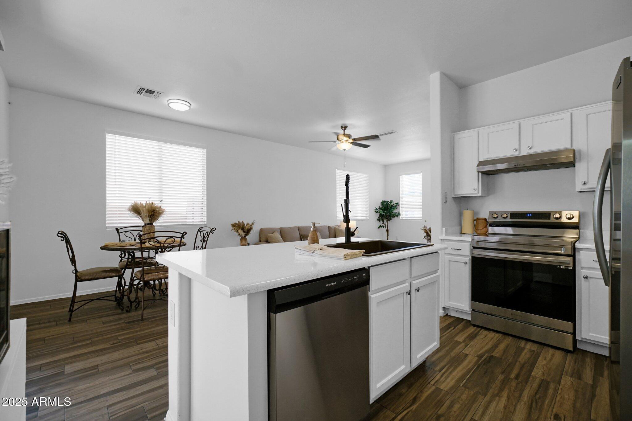 1420 E SONRISAS Street