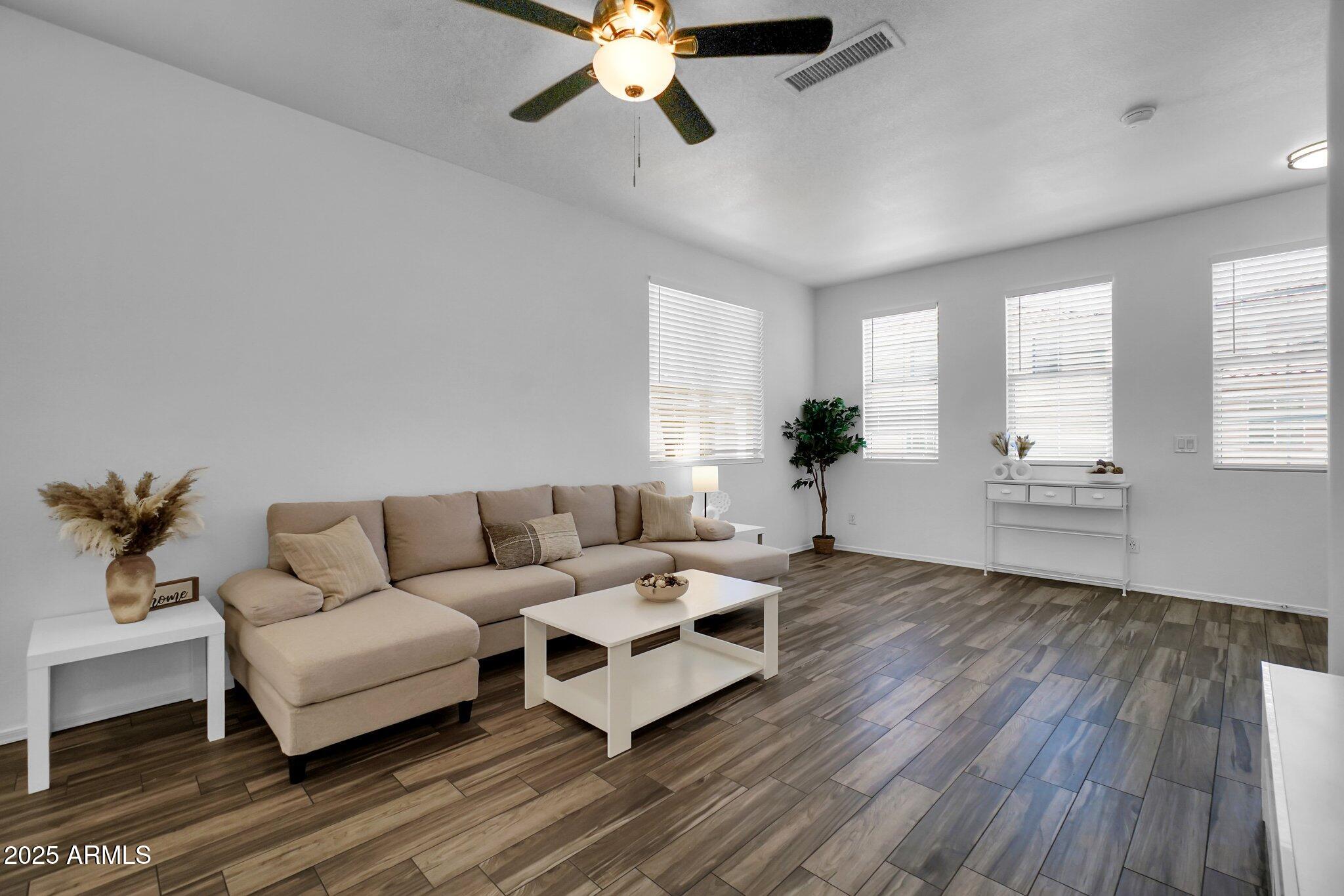 1420 E SONRISAS Street