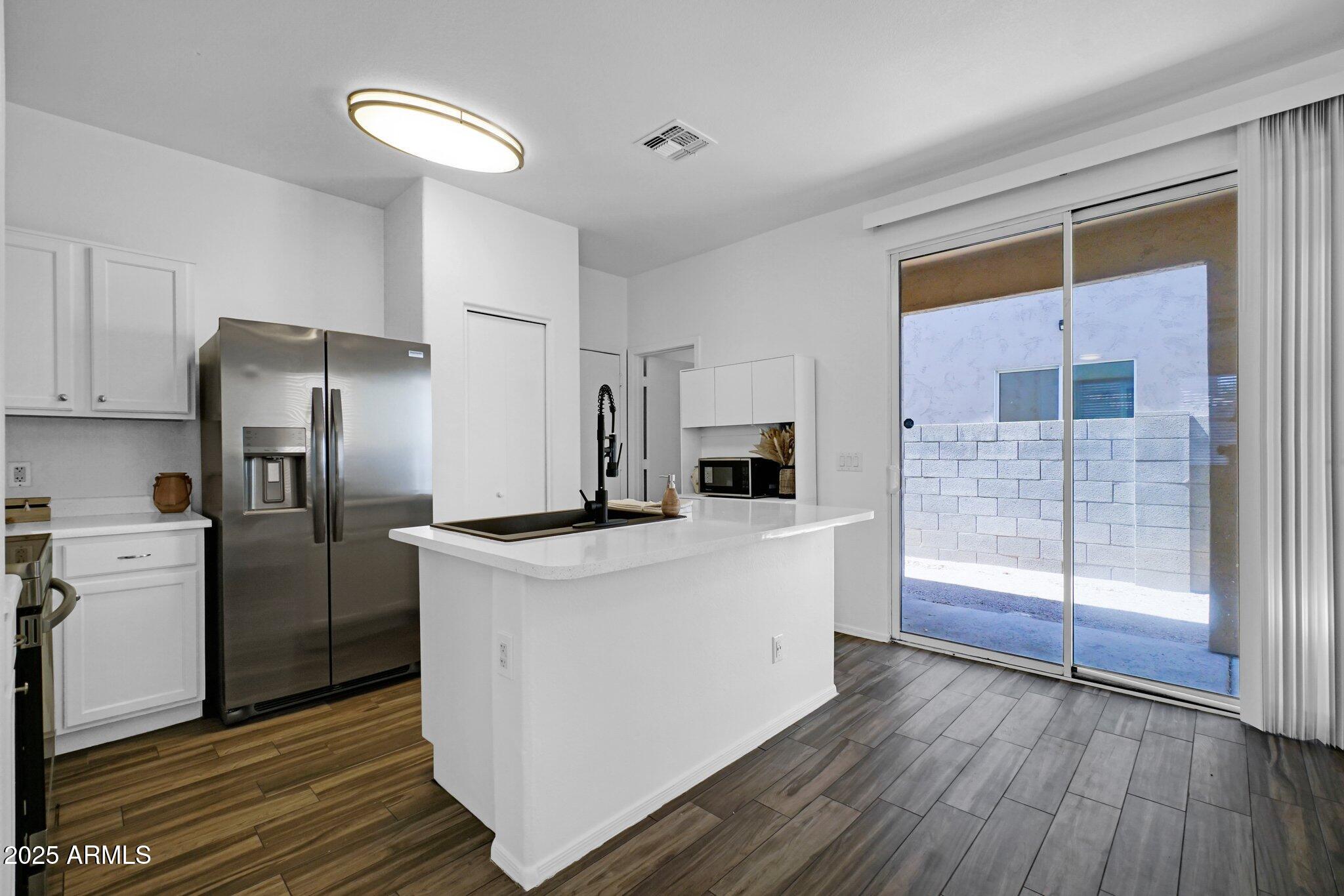 1420 E SONRISAS Street