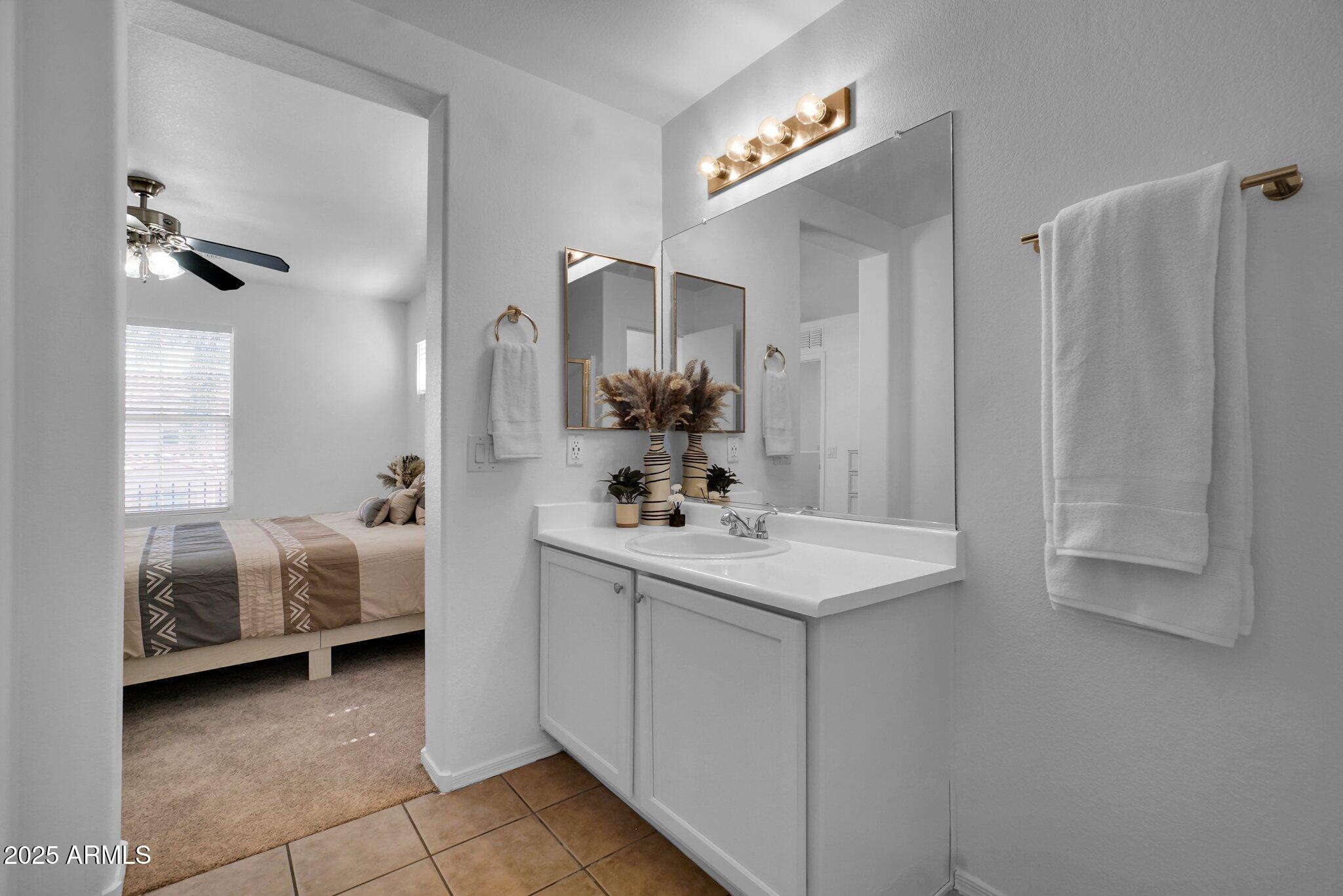 1420 E SONRISAS Street