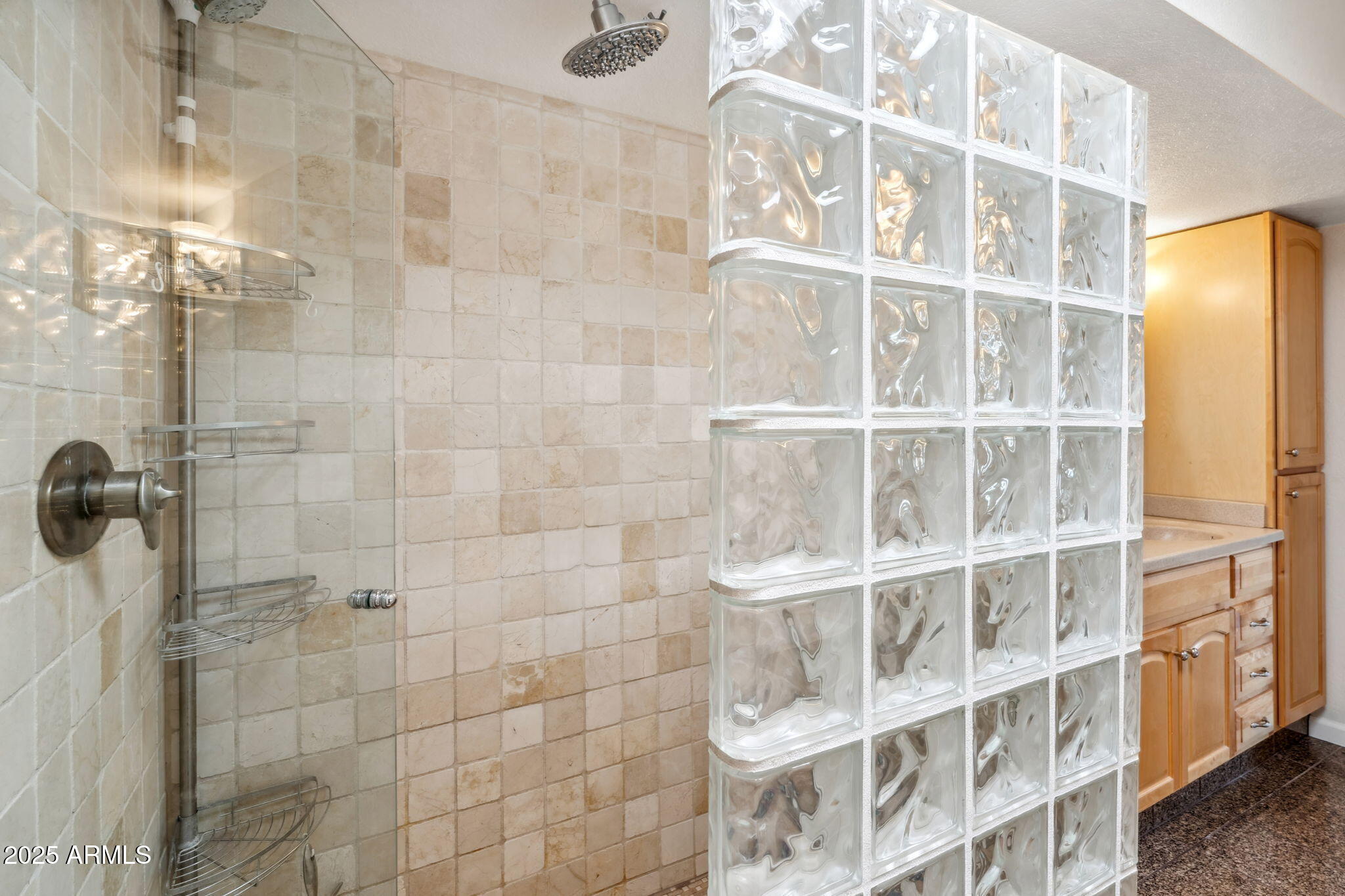 2016 E ORANGEWOOD Avenue