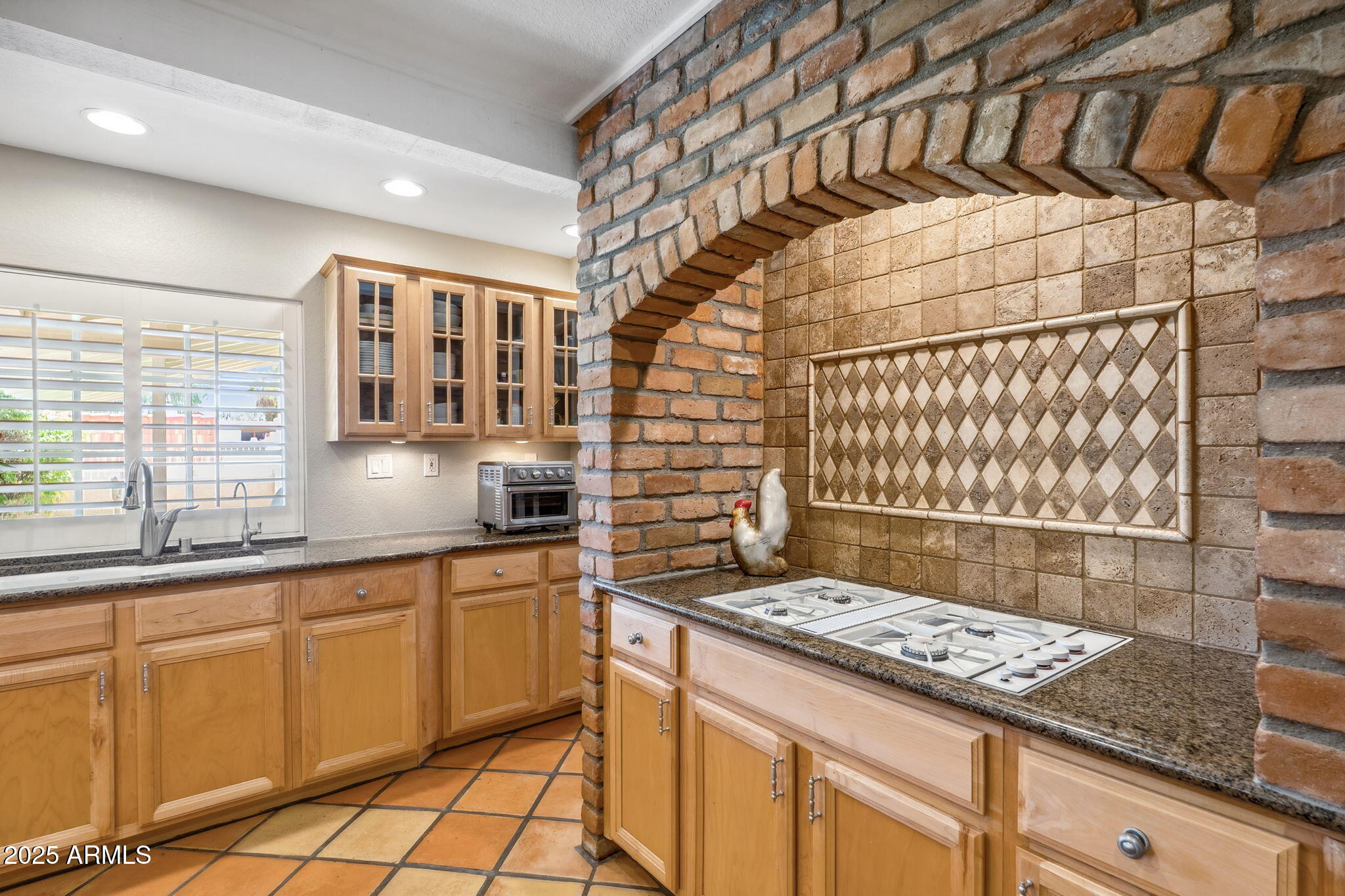 2016 E ORANGEWOOD Avenue