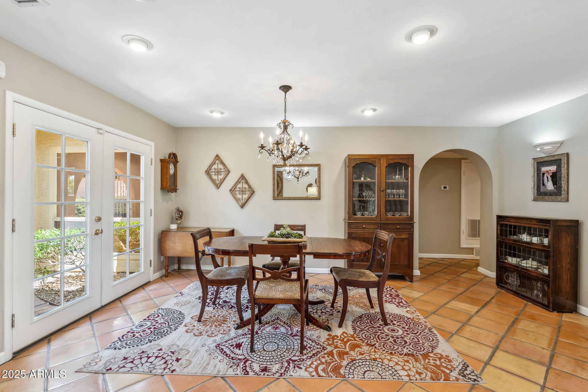 2016 E ORANGEWOOD Avenue