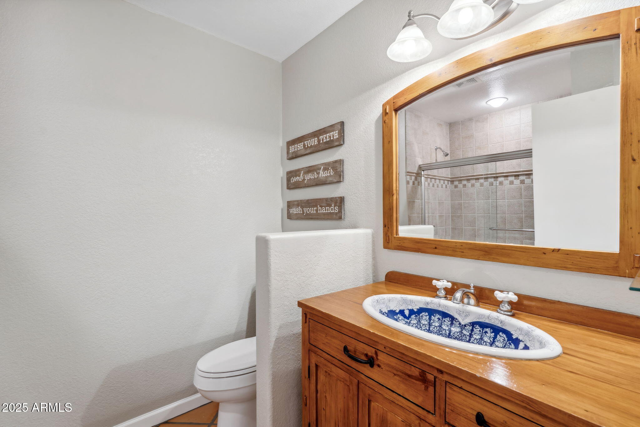 2016 E ORANGEWOOD Avenue