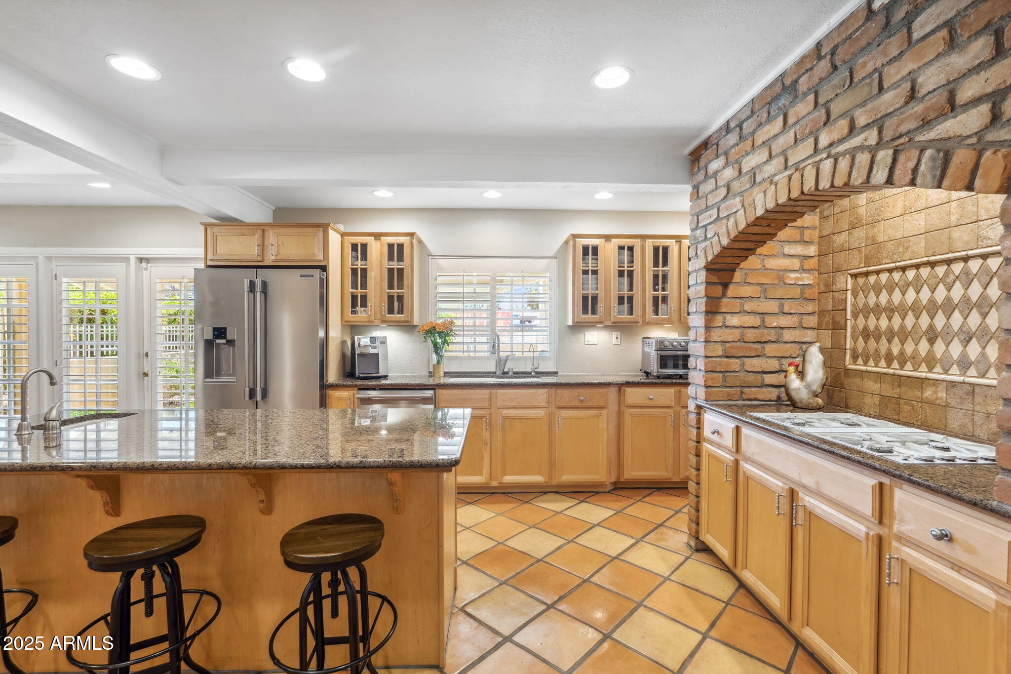 2016 E ORANGEWOOD Avenue