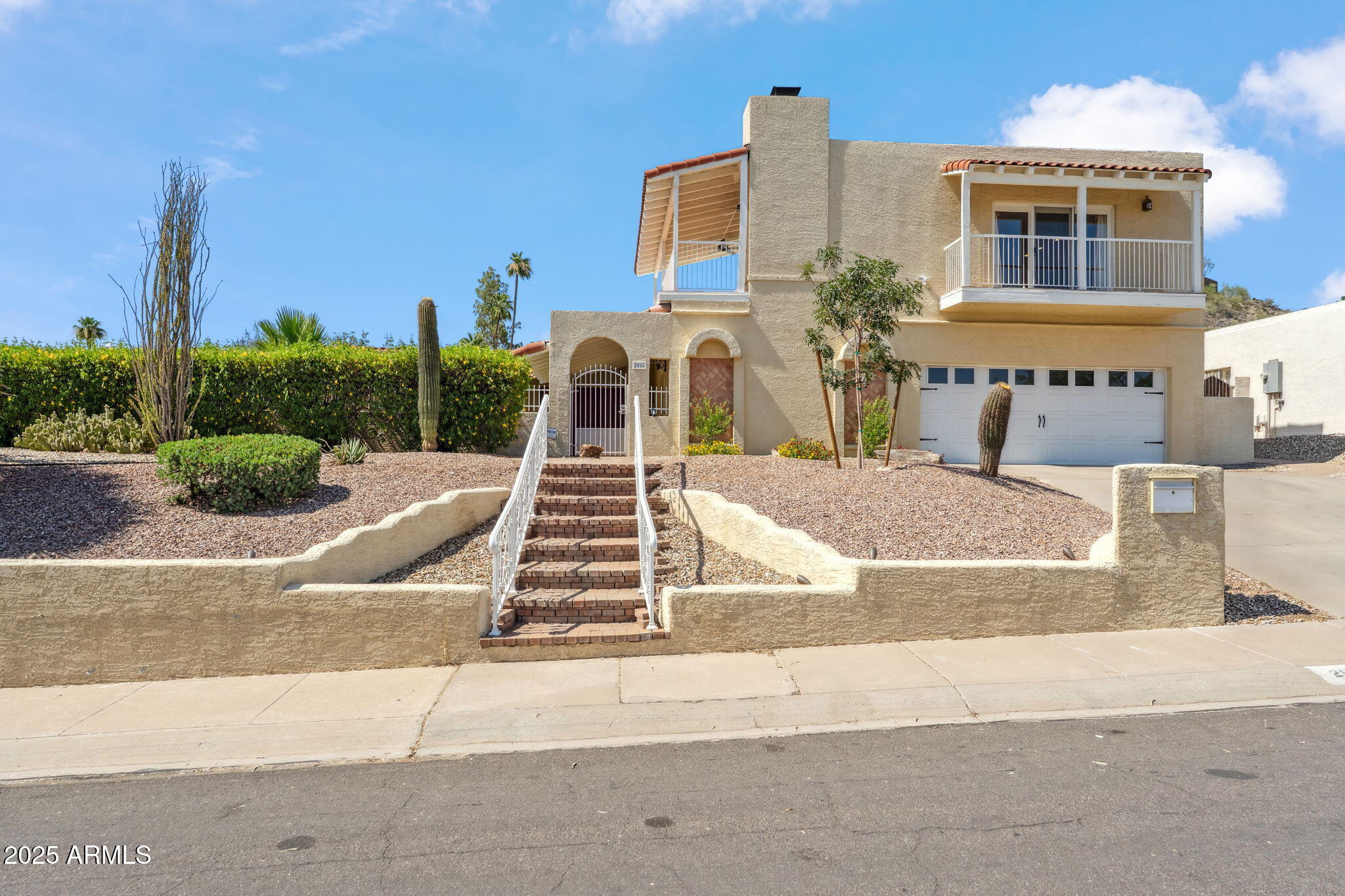 2016 E ORANGEWOOD Avenue