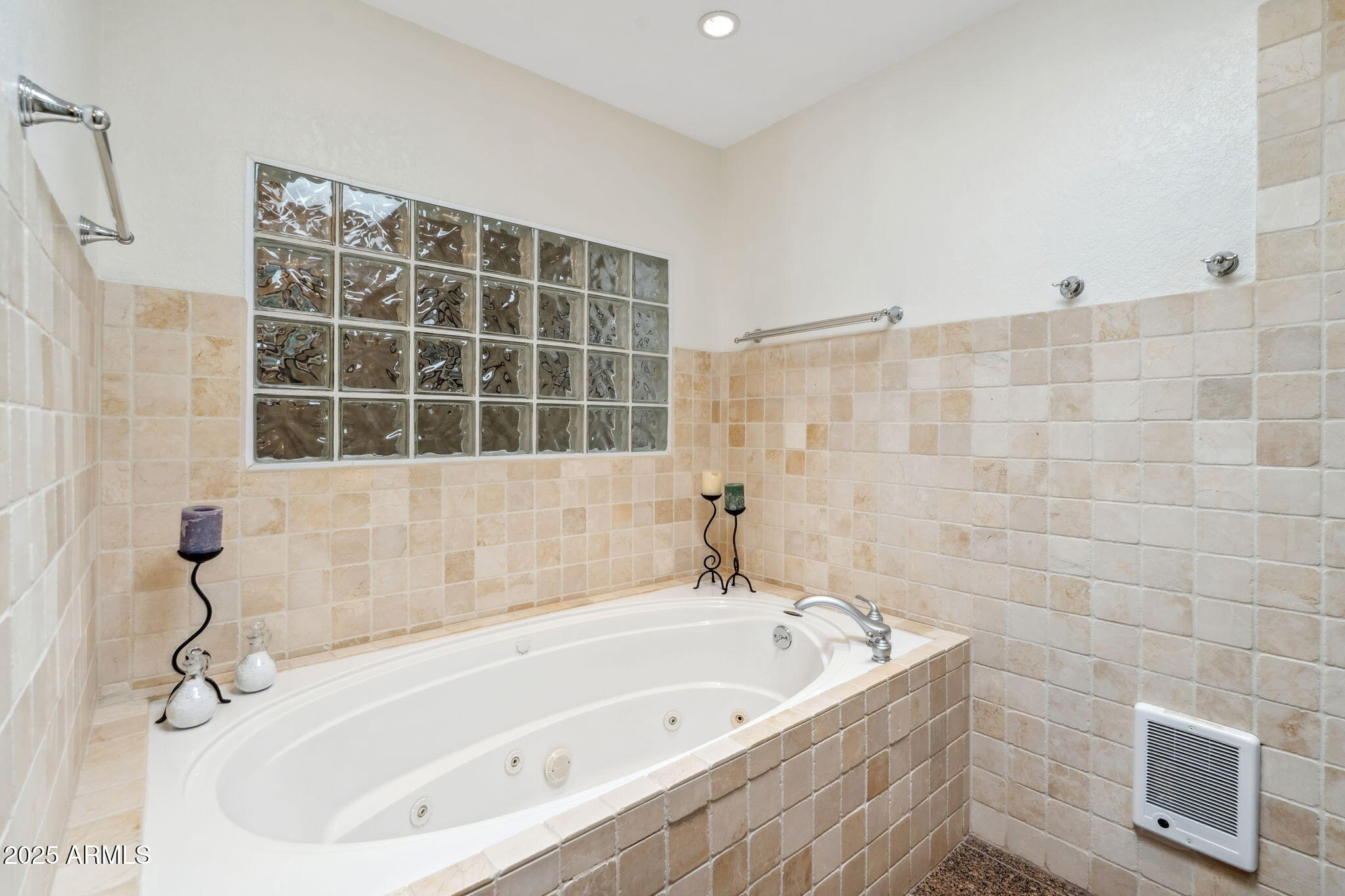 2016 E ORANGEWOOD Avenue