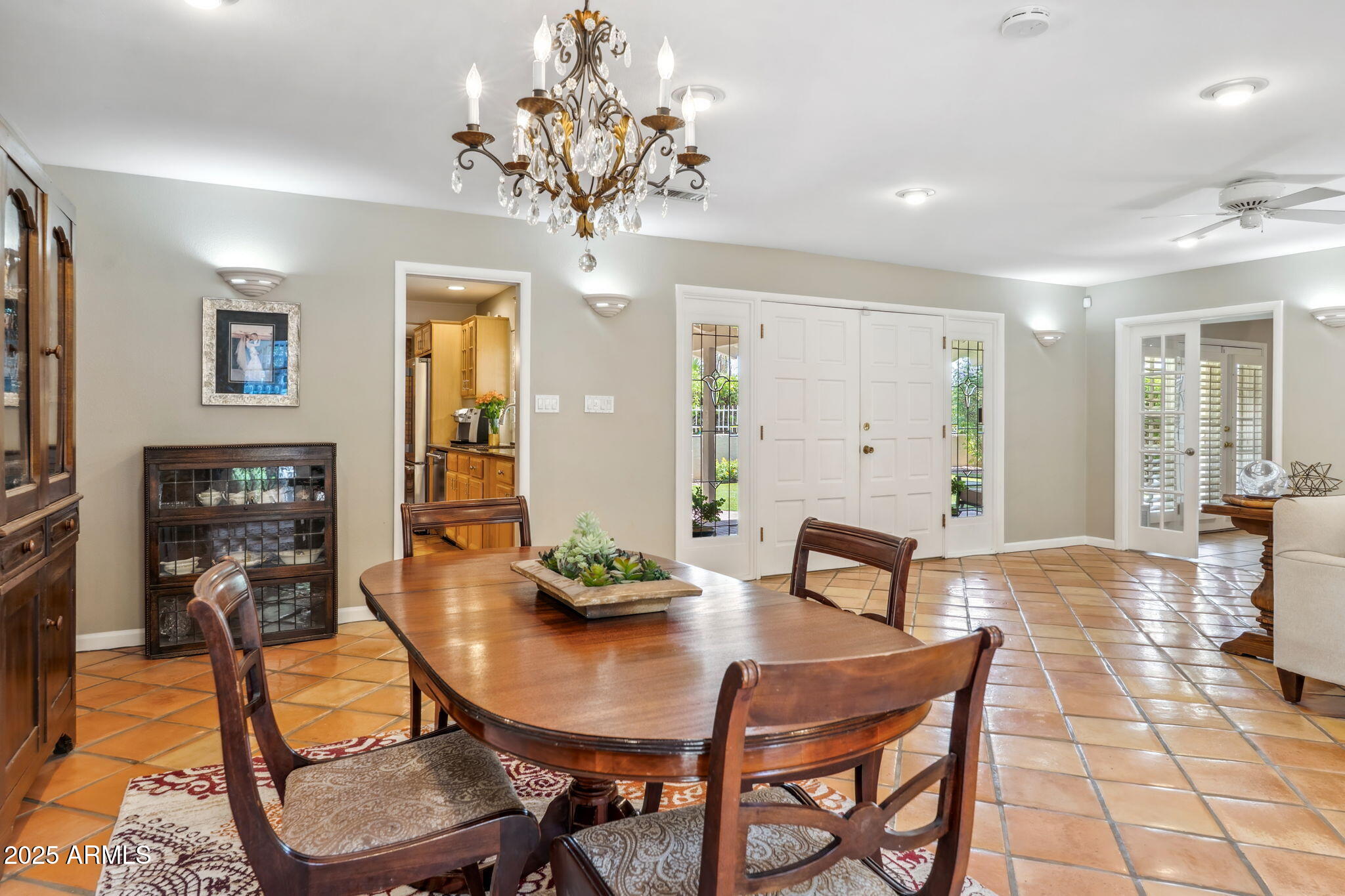 2016 E ORANGEWOOD Avenue