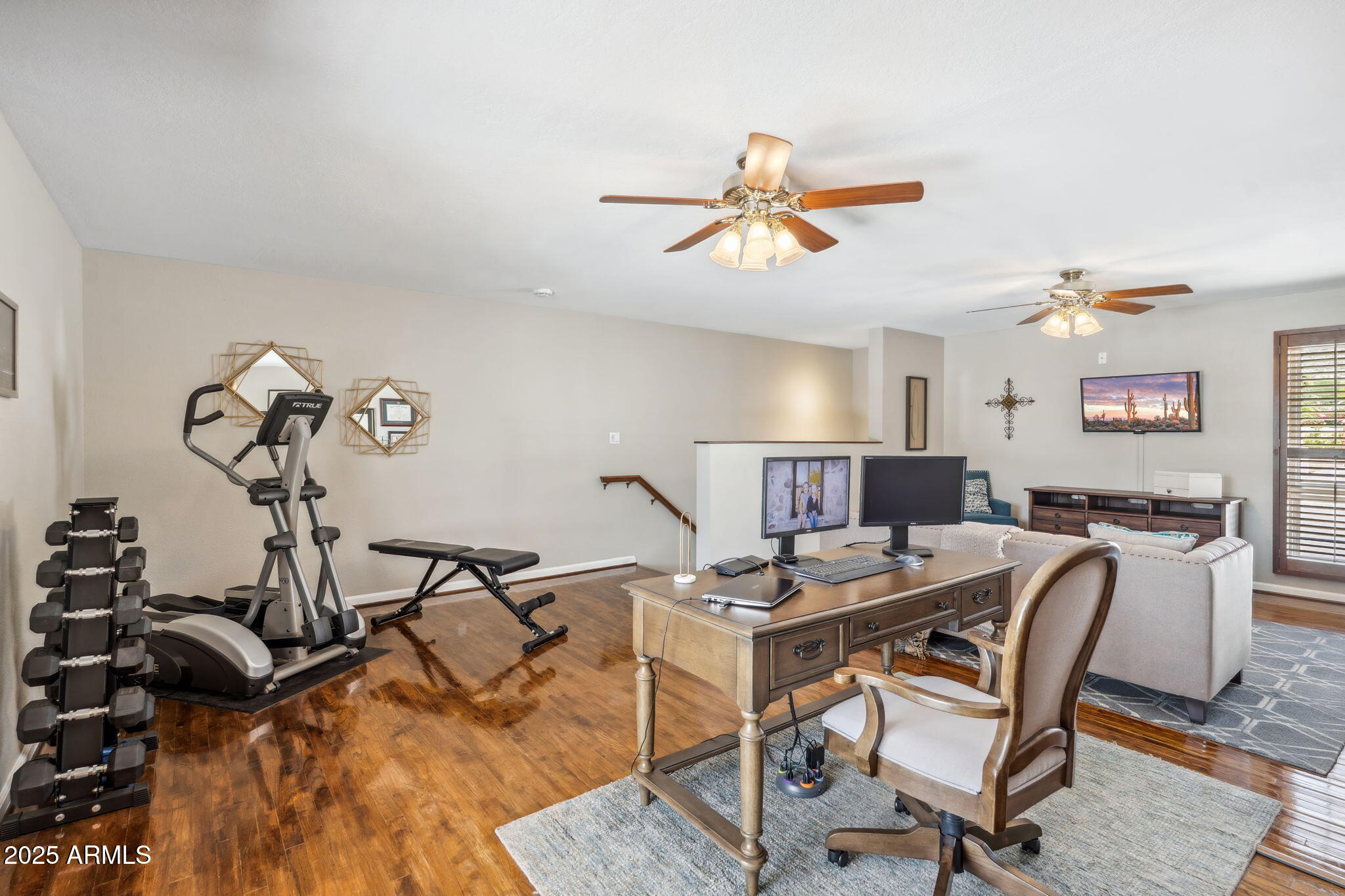 2016 E ORANGEWOOD Avenue