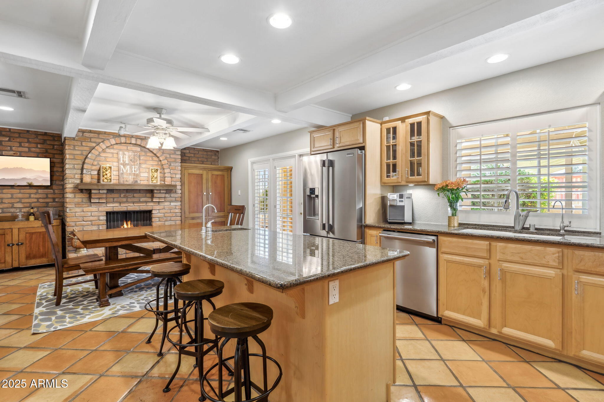 2016 E ORANGEWOOD Avenue