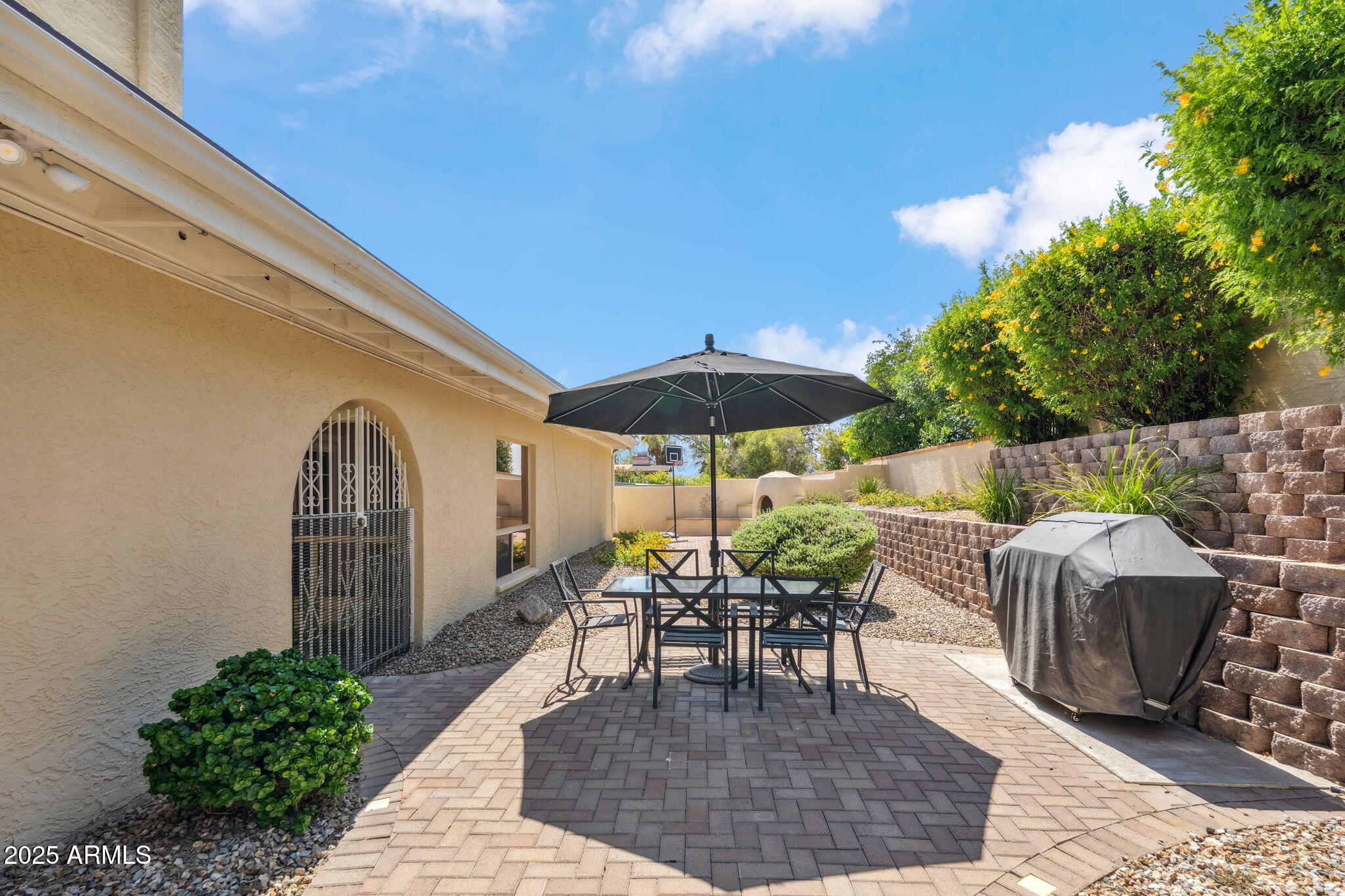 2016 E ORANGEWOOD Avenue