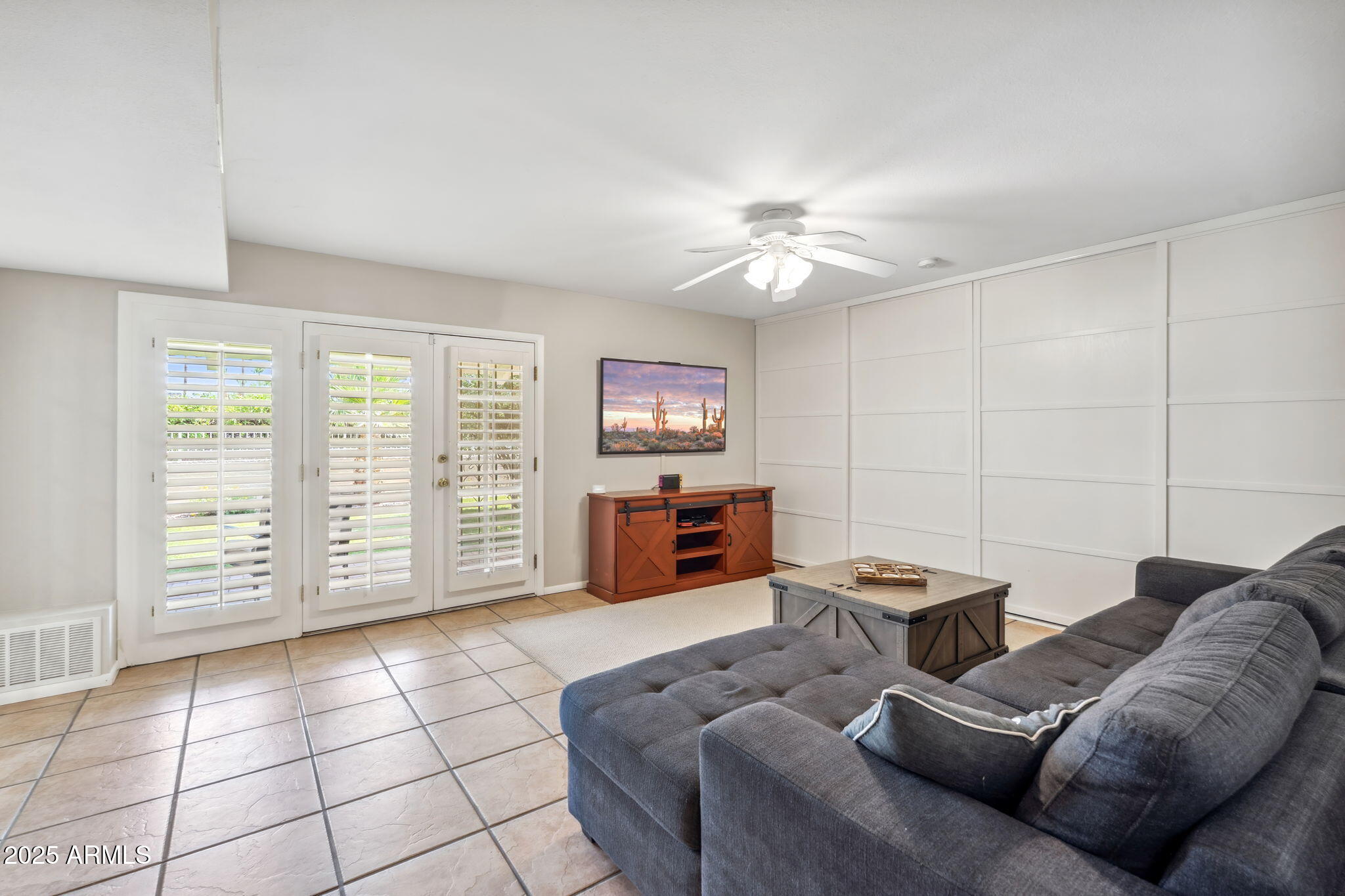 2016 E ORANGEWOOD Avenue