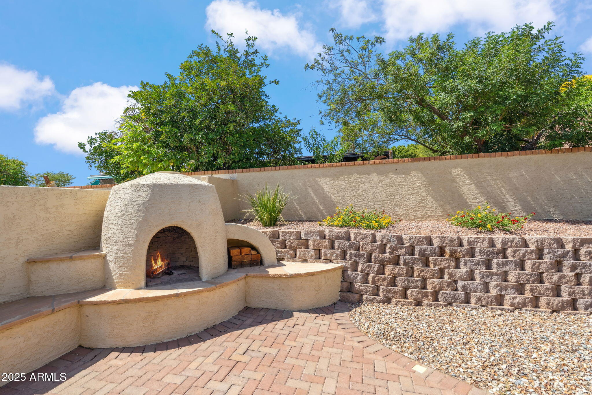 2016 E ORANGEWOOD Avenue