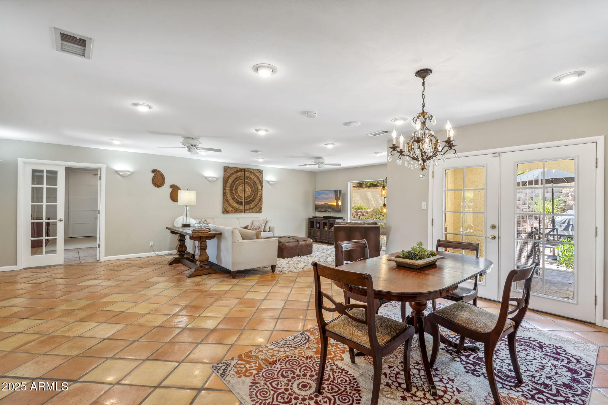 2016 E ORANGEWOOD Avenue