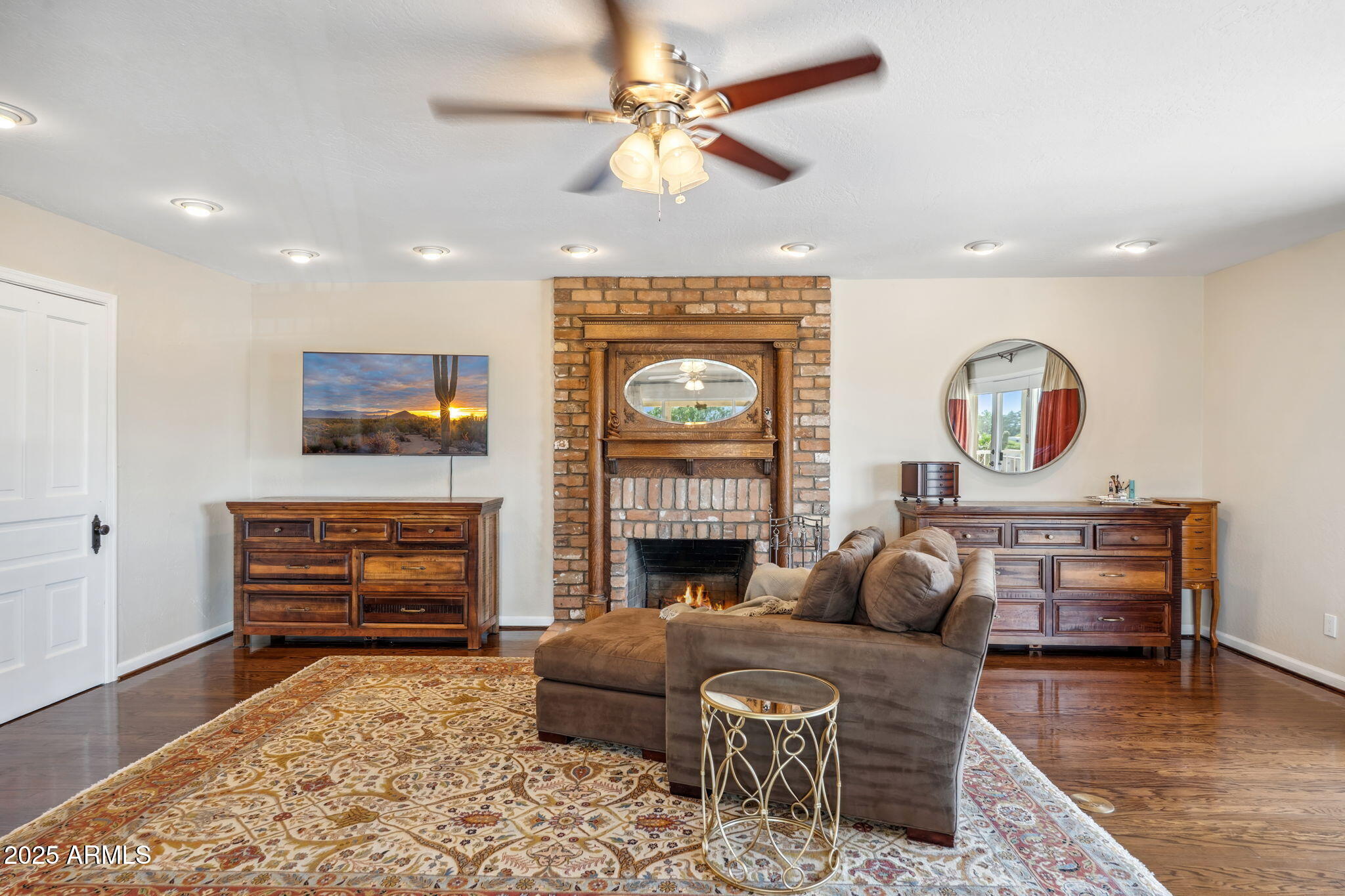 2016 E ORANGEWOOD Avenue