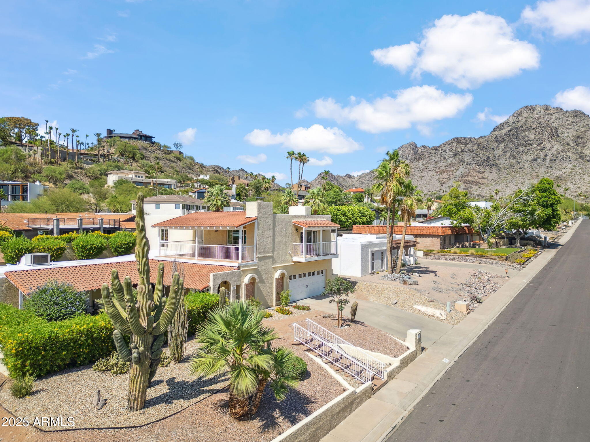 2016 E ORANGEWOOD Avenue