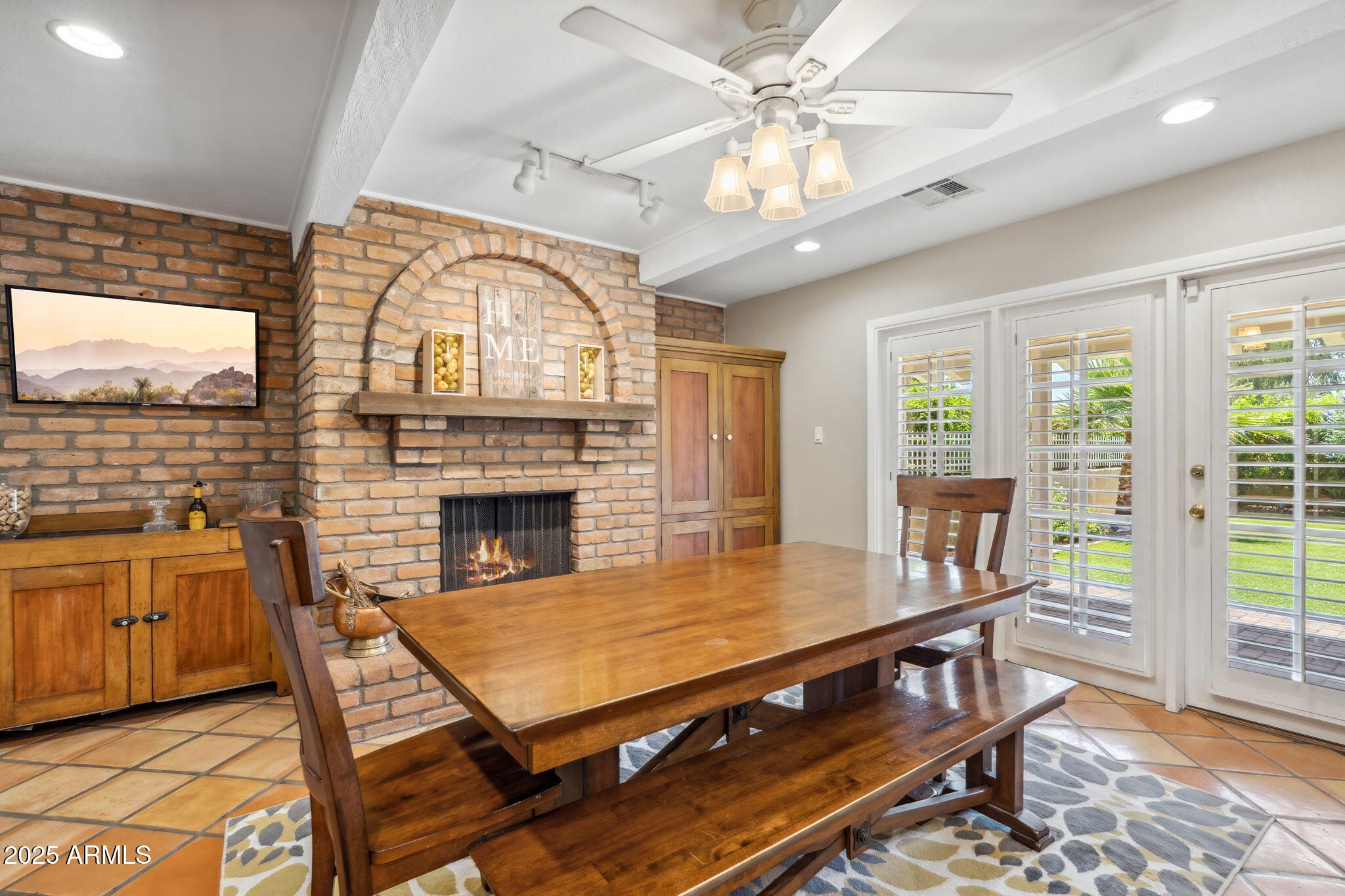 2016 E ORANGEWOOD Avenue