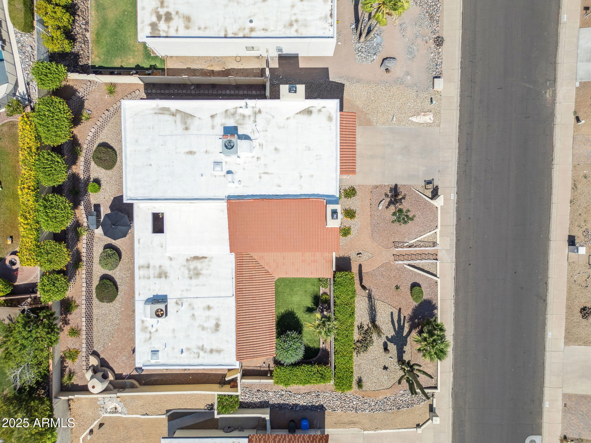 2016 E ORANGEWOOD Avenue