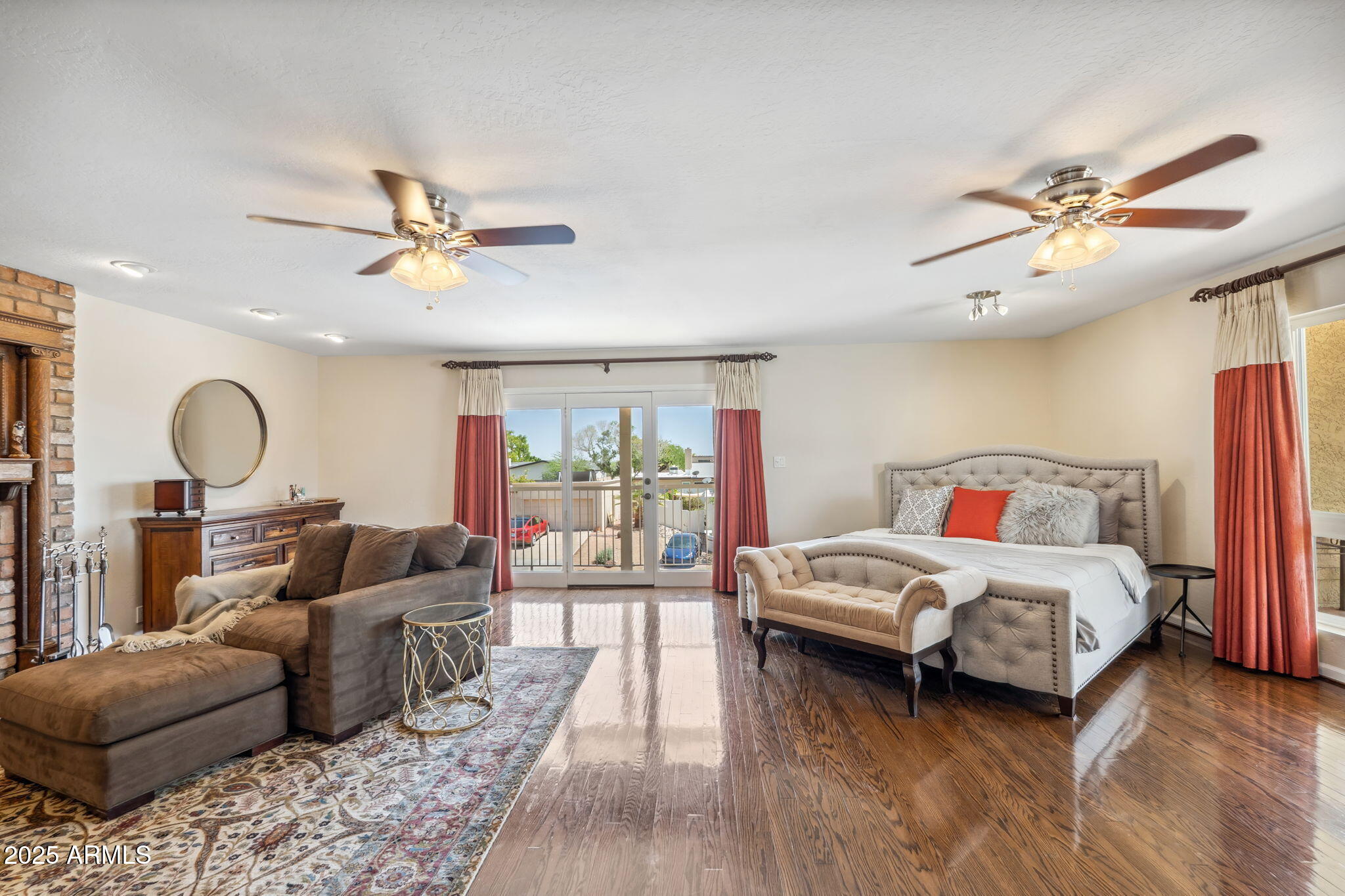 2016 E ORANGEWOOD Avenue