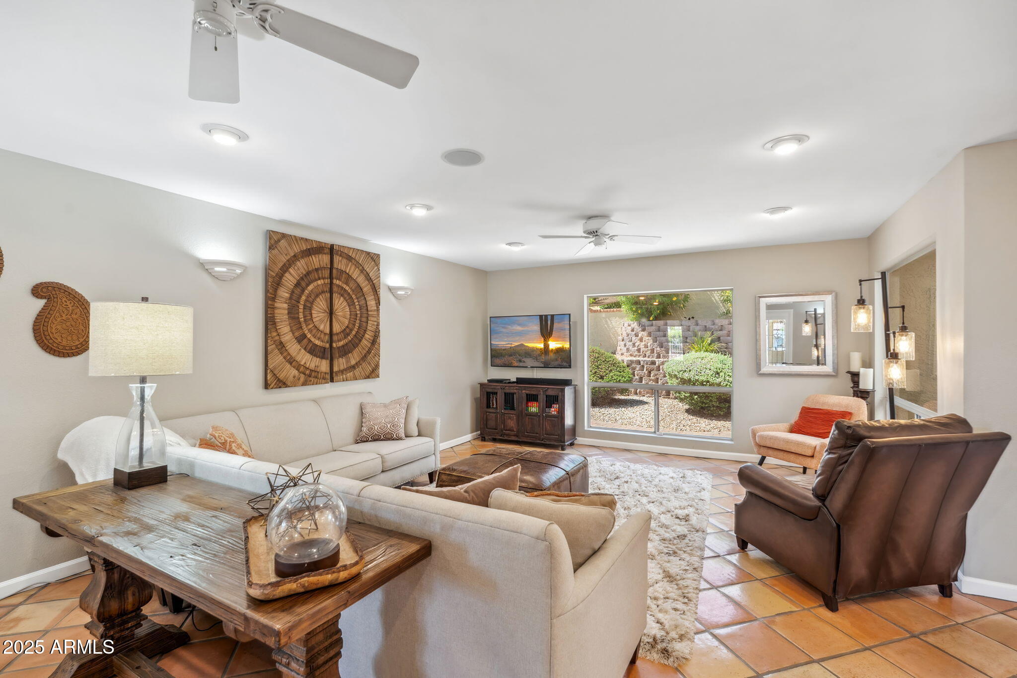 2016 E ORANGEWOOD Avenue