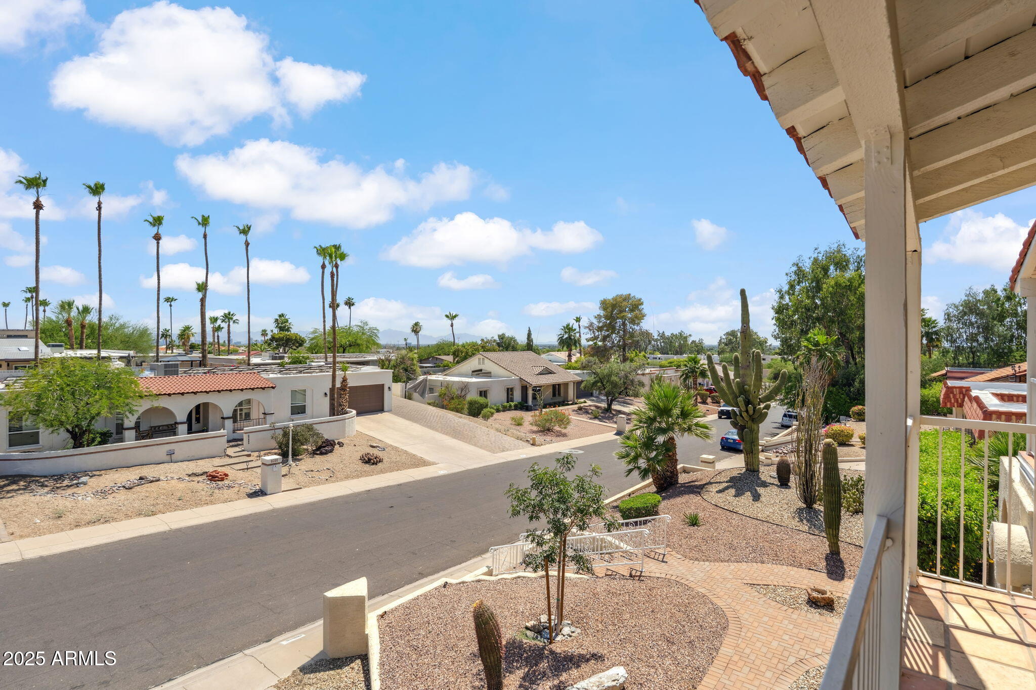 2016 E ORANGEWOOD Avenue