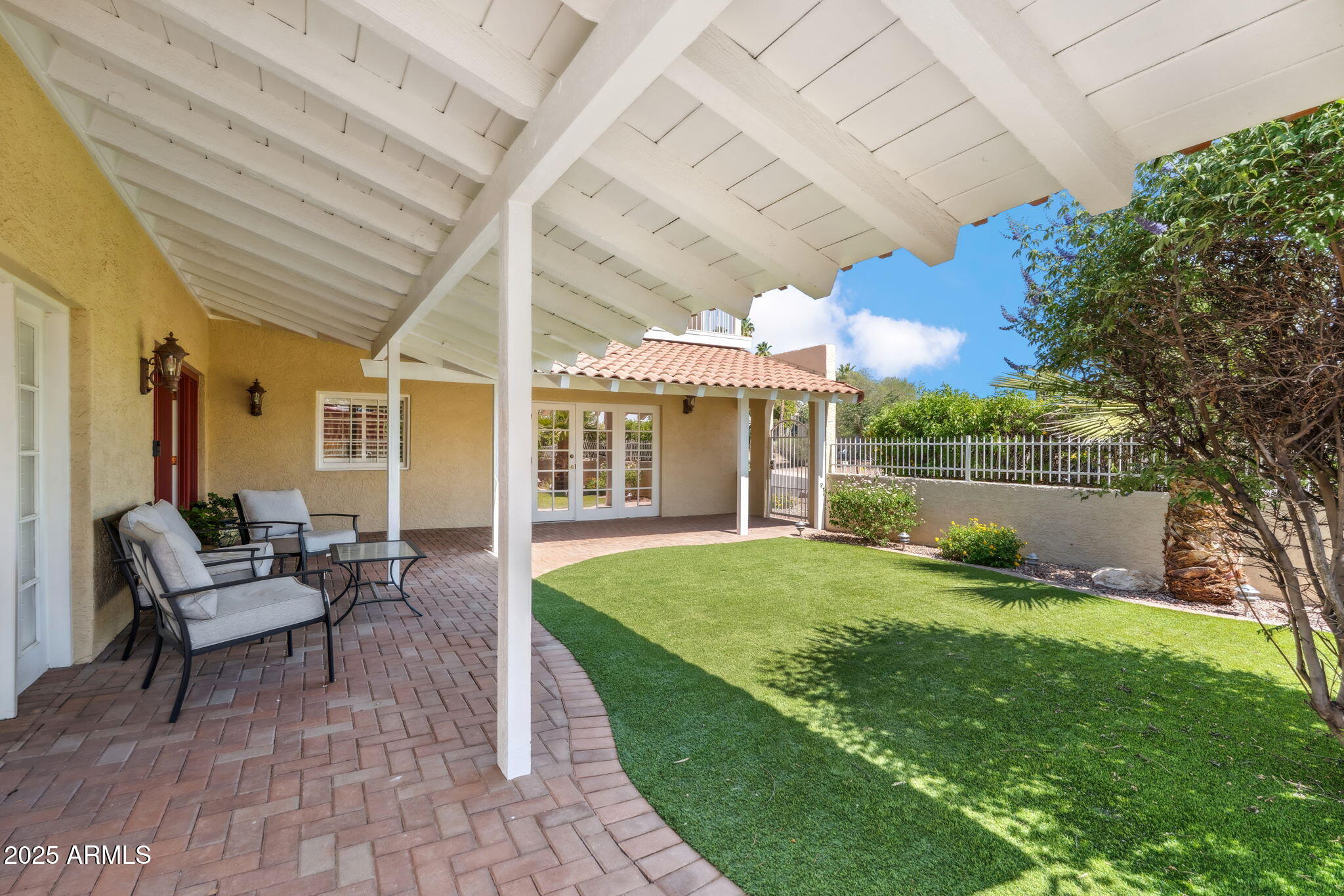 2016 E ORANGEWOOD Avenue