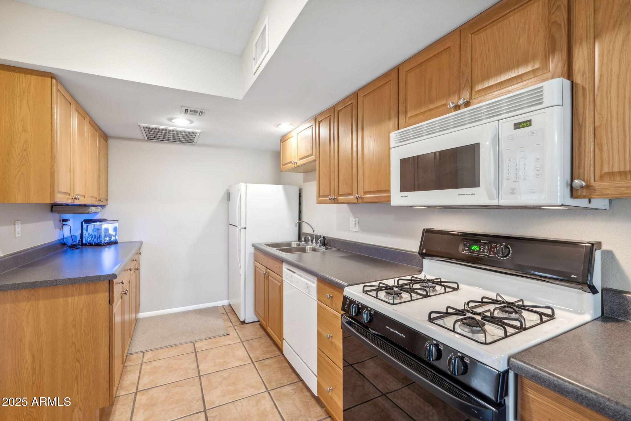 2016 E ORANGEWOOD Avenue