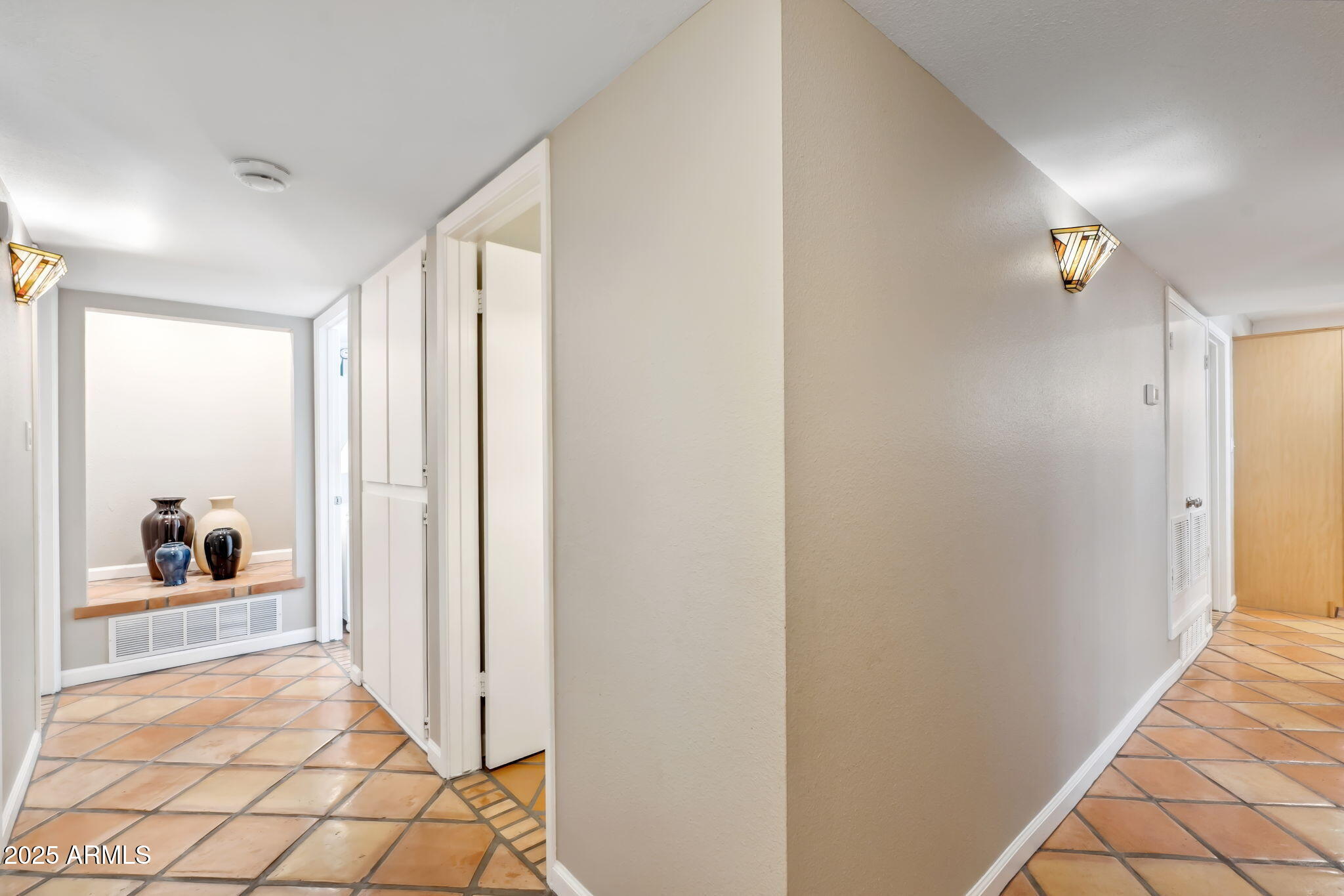 2016 E ORANGEWOOD Avenue