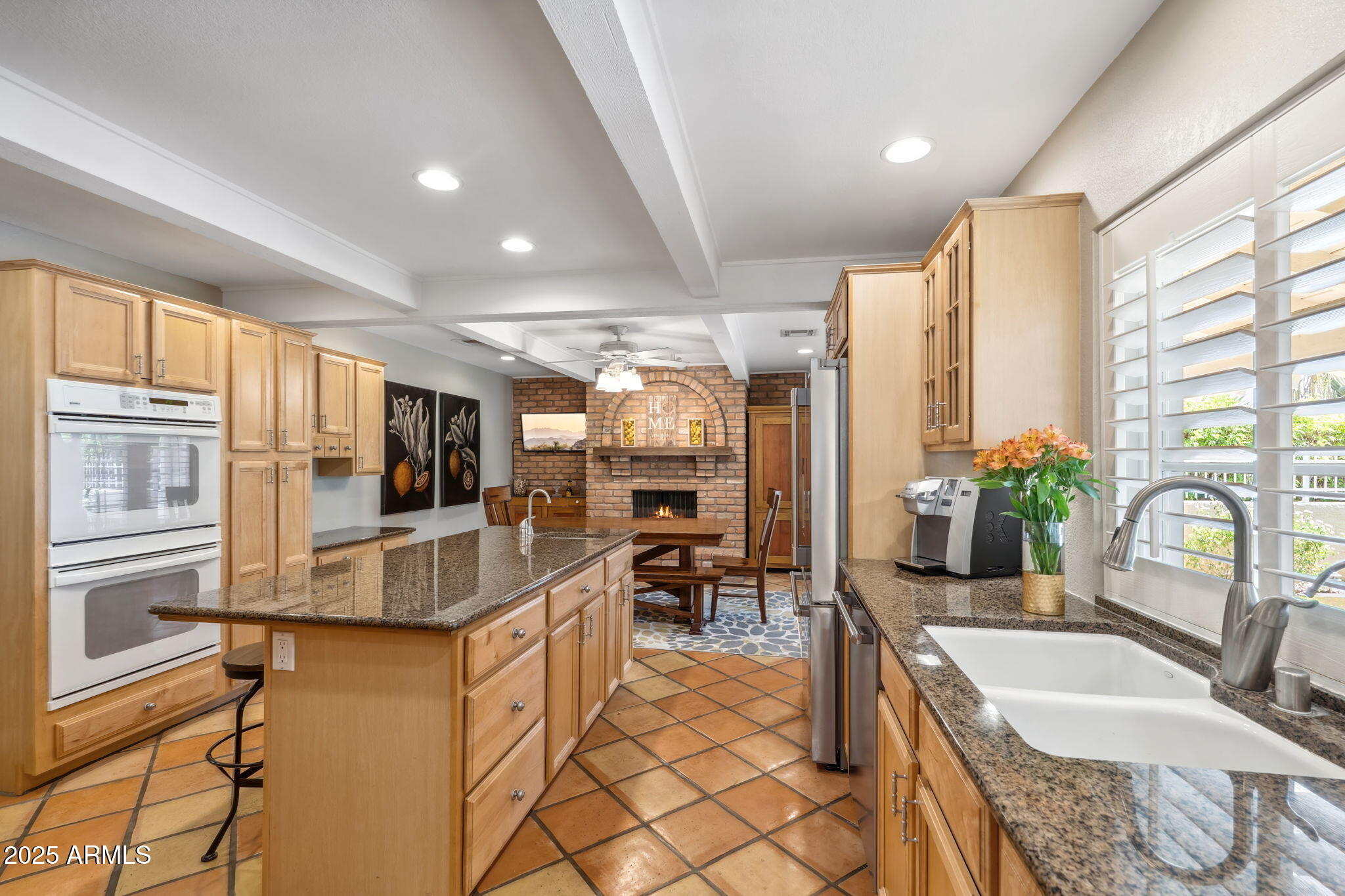 2016 E ORANGEWOOD Avenue