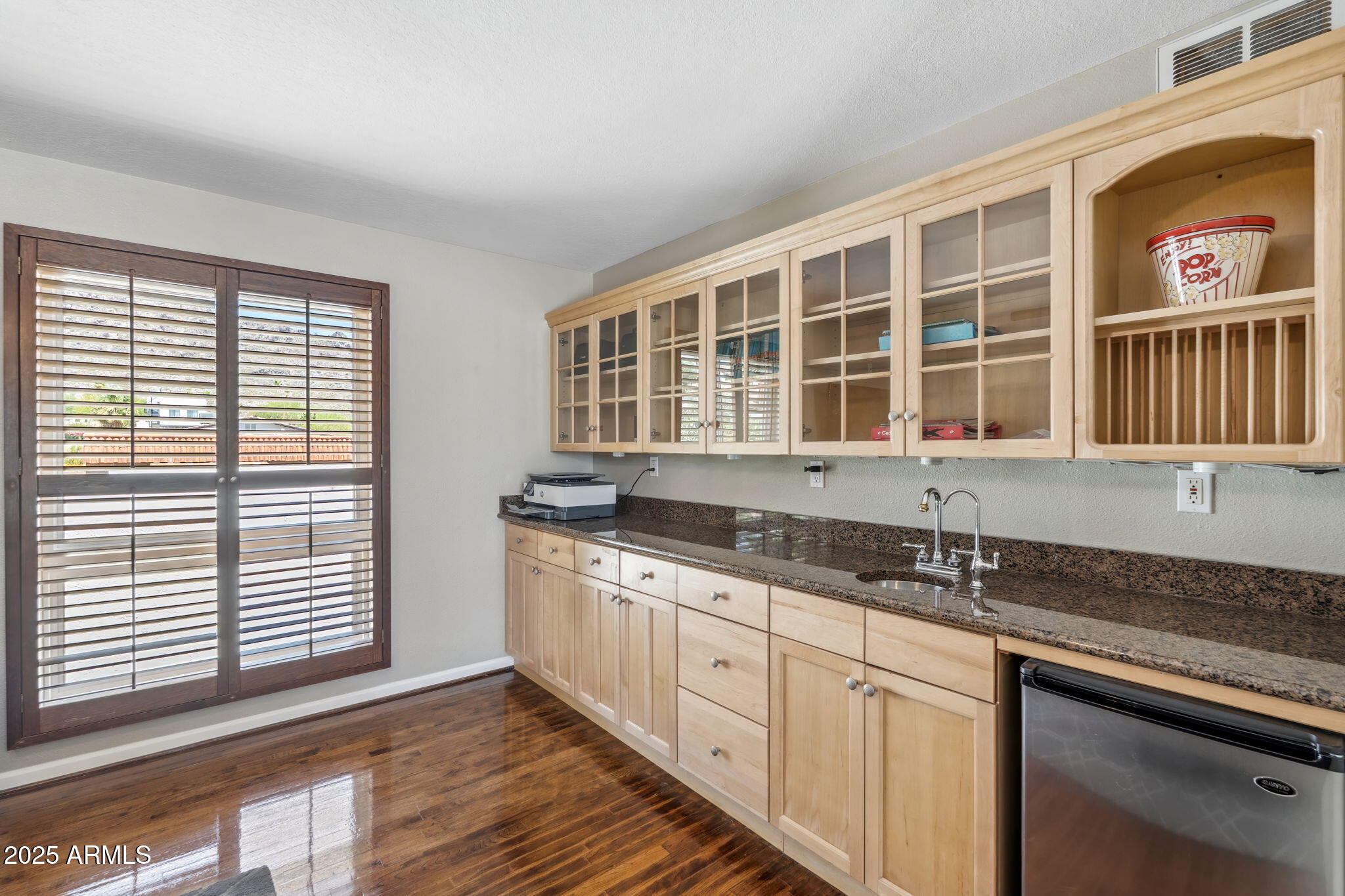 2016 E ORANGEWOOD Avenue