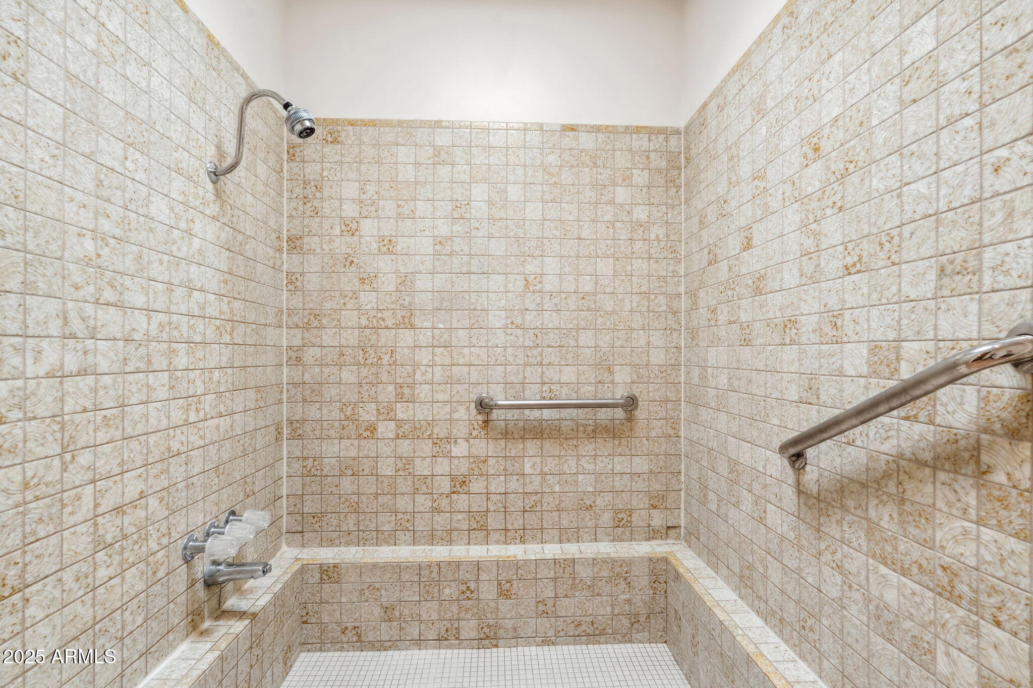 2016 E ORANGEWOOD Avenue